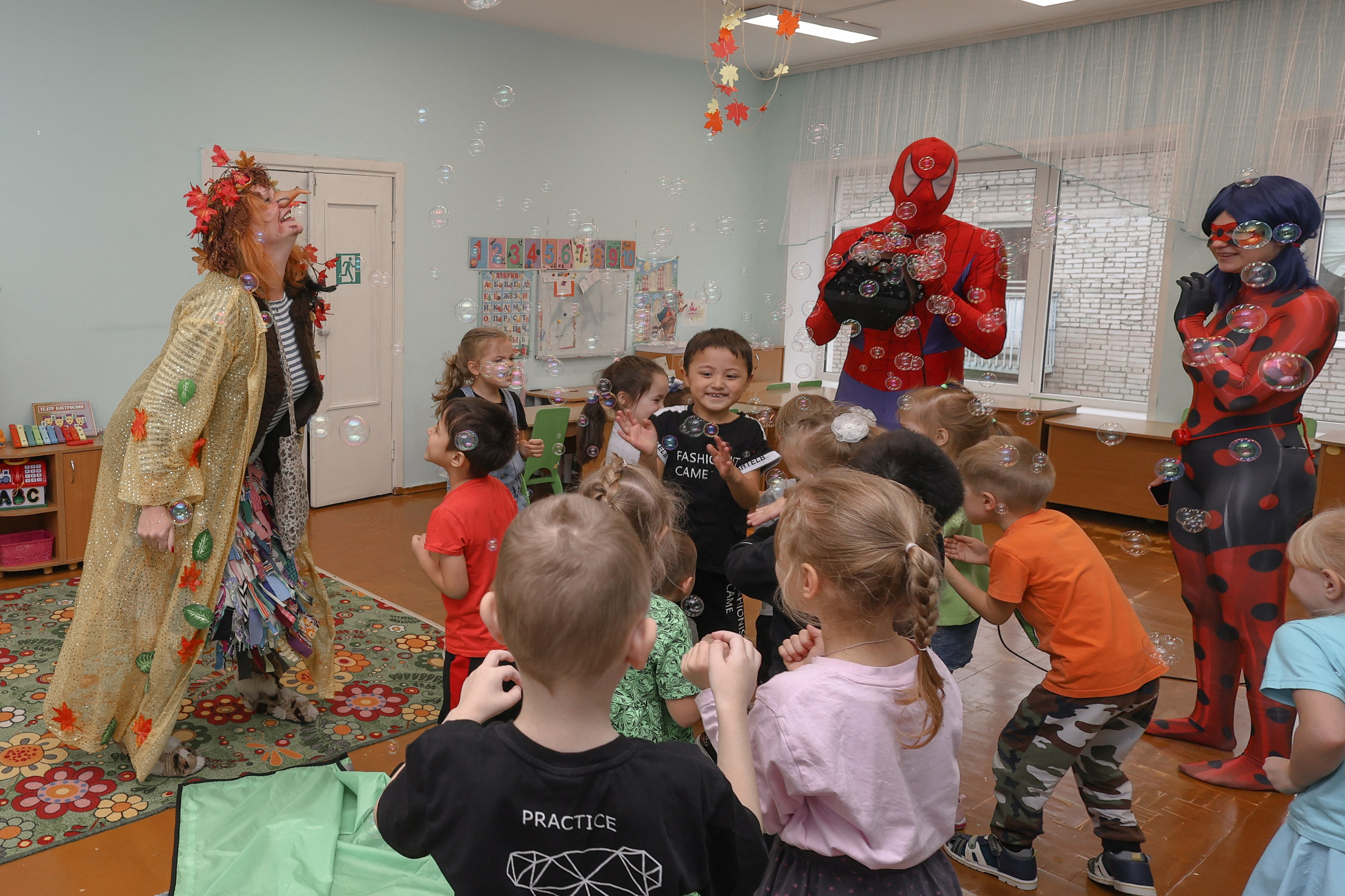 Детский день рождения с Человеком-пауком и Леди Баг