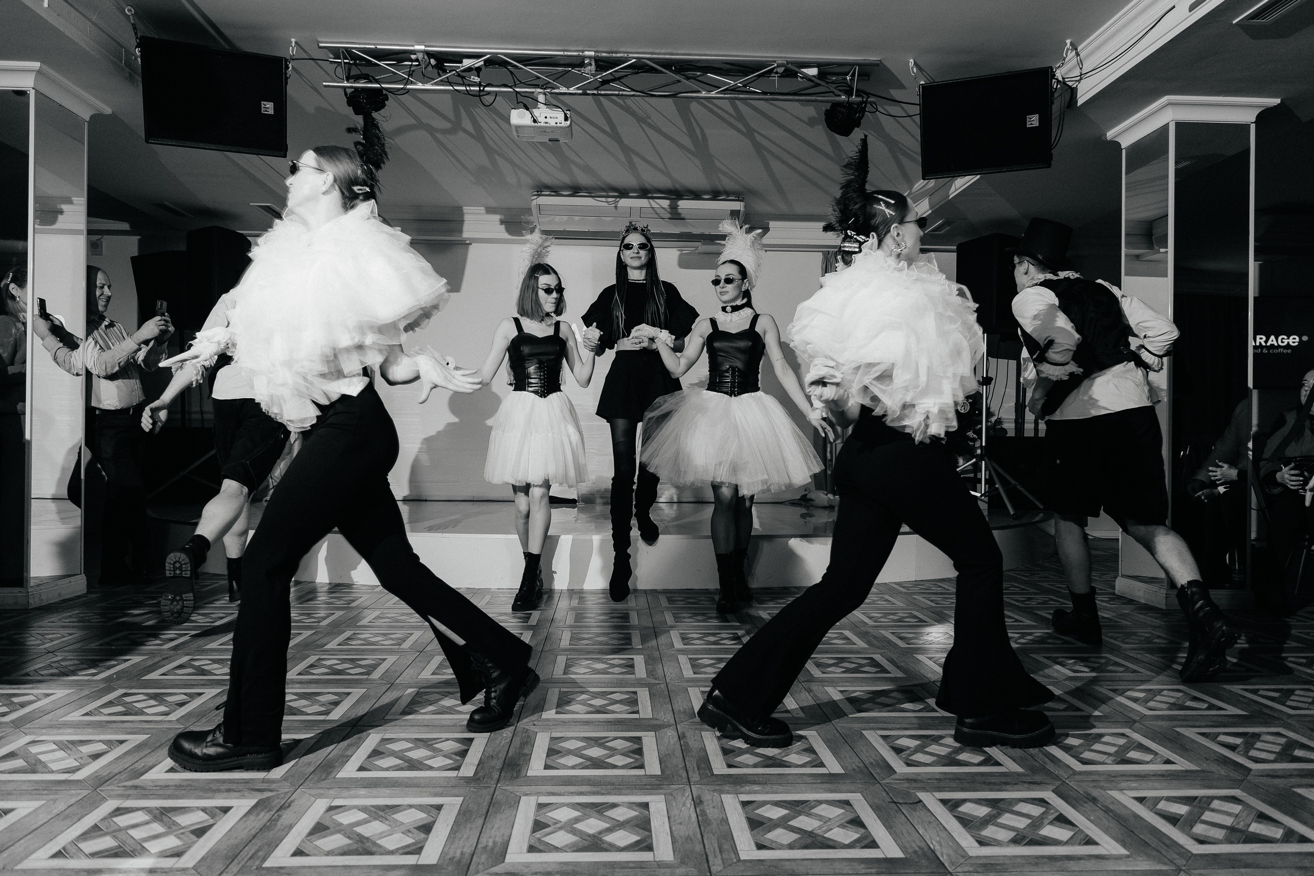 Корпоративная фотосъемка для кафе GARAGE | Новый год 2025 | Минск. Свадебный фотограф в Минске/Беларуси Сергей Спиридонов