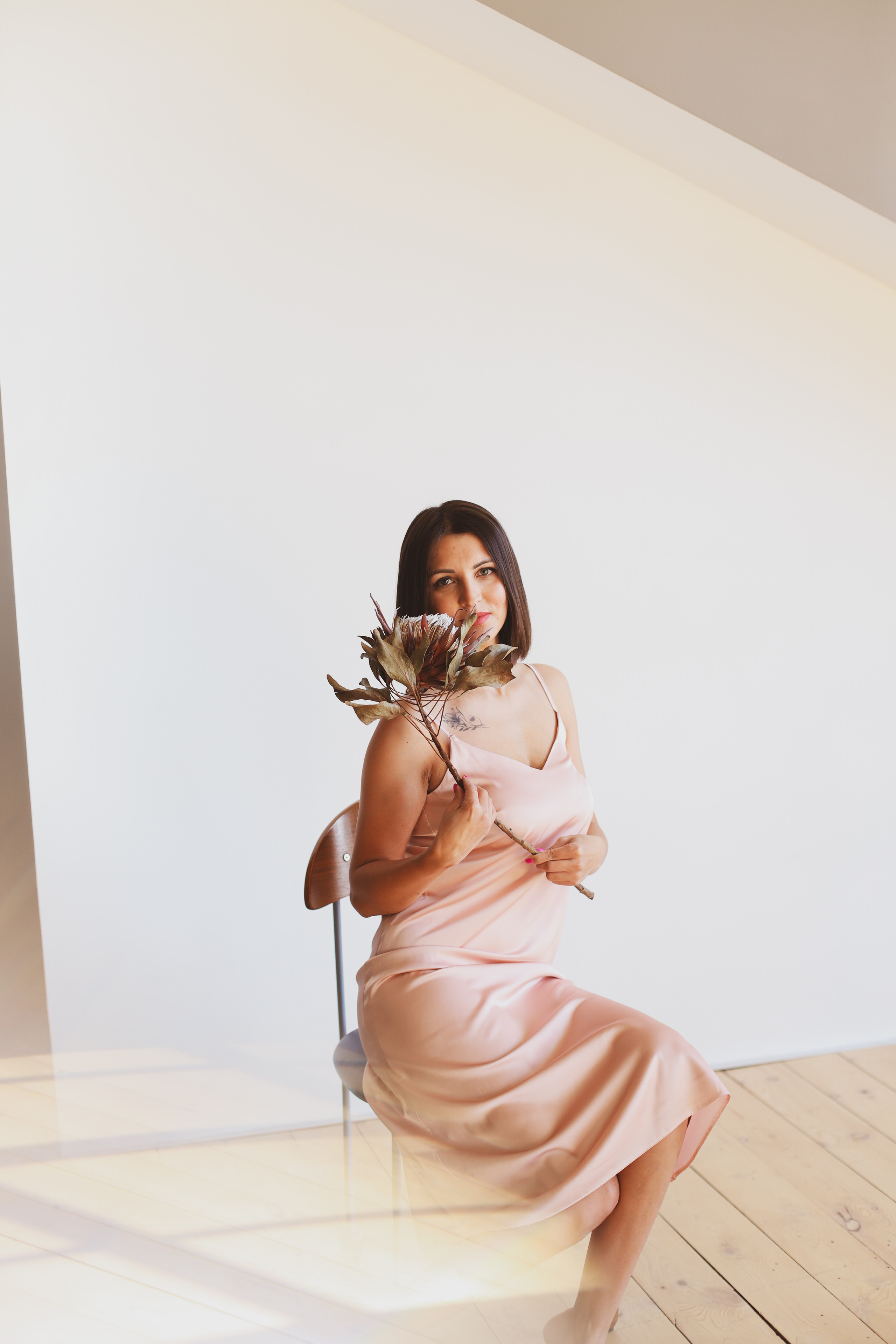 Светлая студия и образ художницы. Фотограф в Сургуте Брызгунова Анастасия