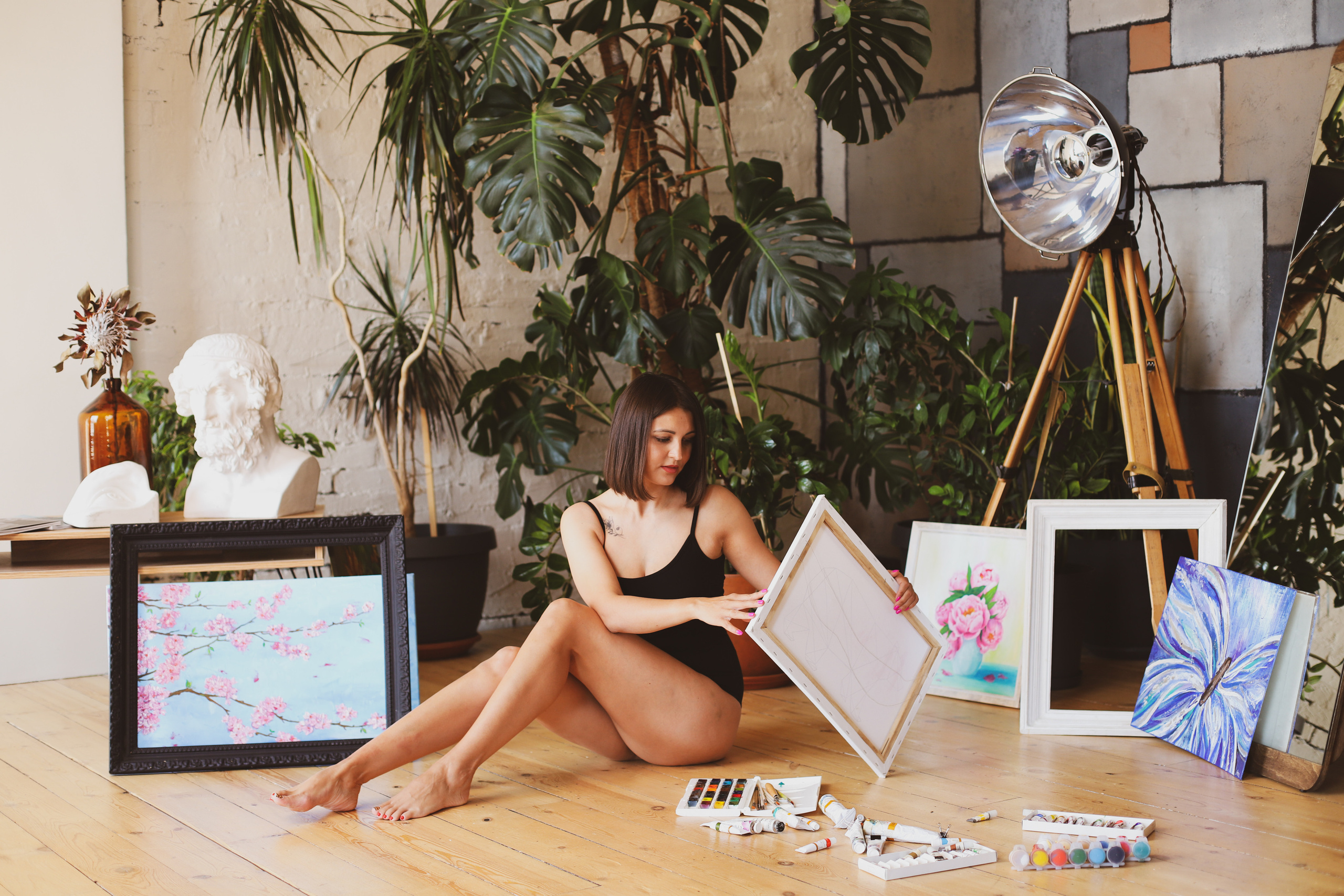 Светлая студия и образ художницы. Фотограф в Сургуте Брызгунова Анастасия