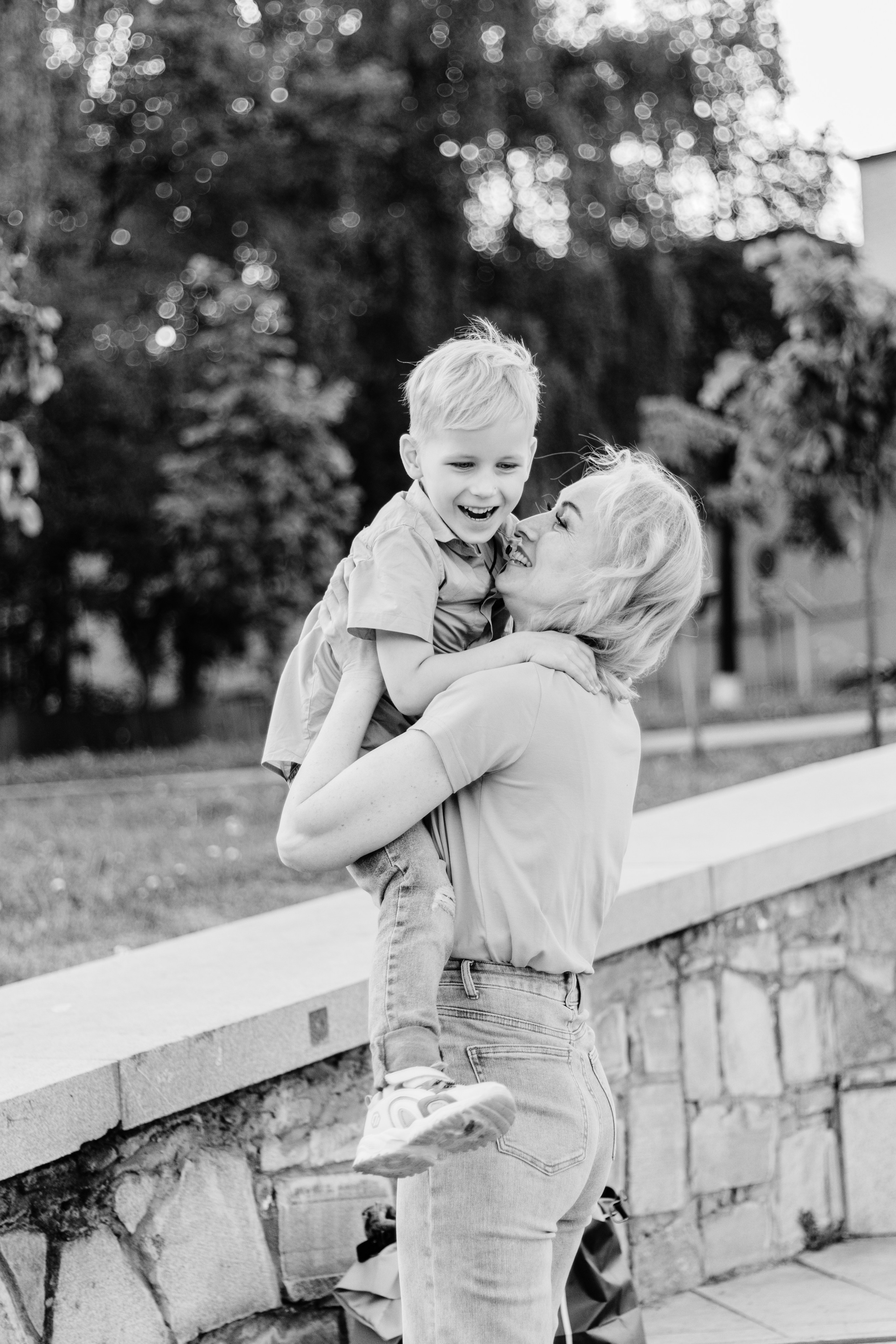 Прогулка с мамой по городу