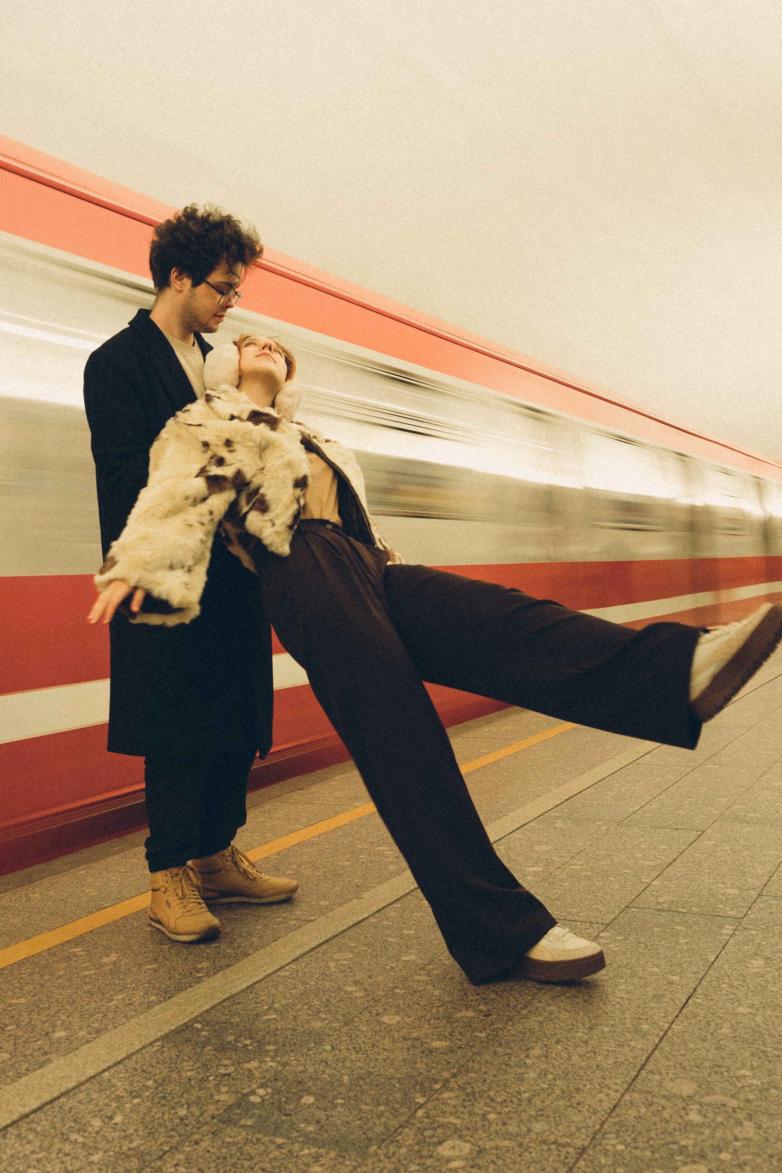 НОВОГОДНЯЯ ФОТОСЕСИИЯ ПАРЫ В МЕТРО ЛЮБОВЬ. Профессиональный фотограф, Санкт-Петербург — Виктория Богомолова