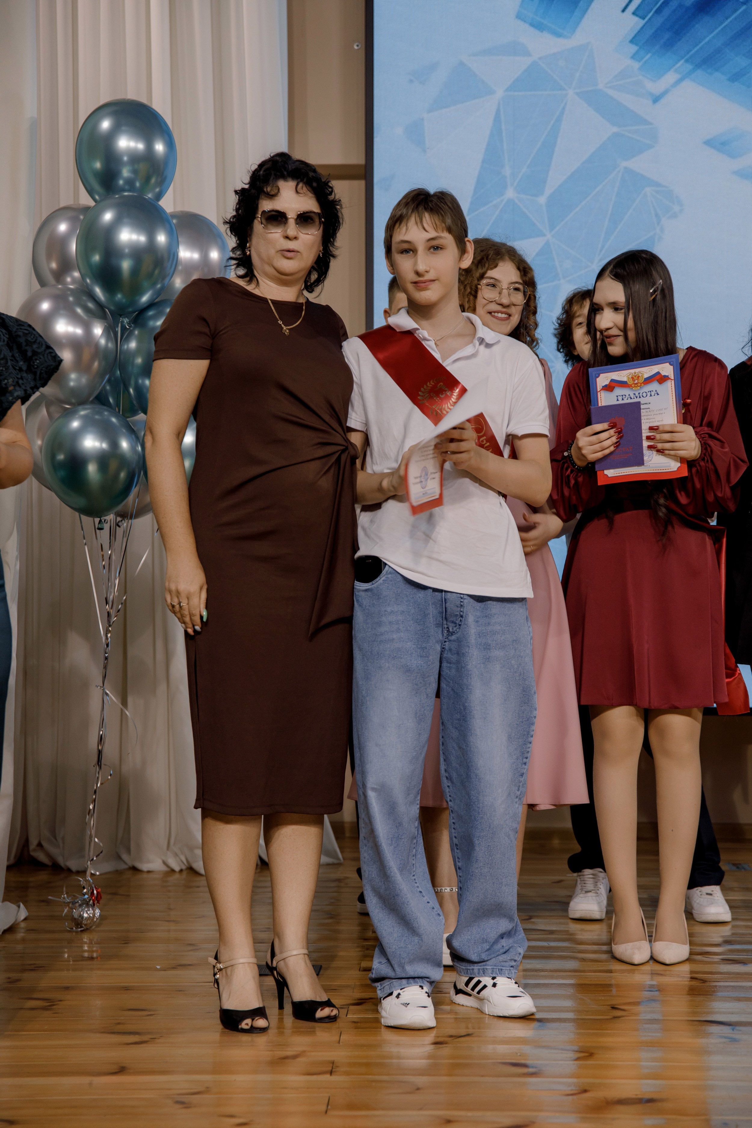 Выпускной школа 107 г Краснодар. Выпускные альбомы в Краснодарском крае