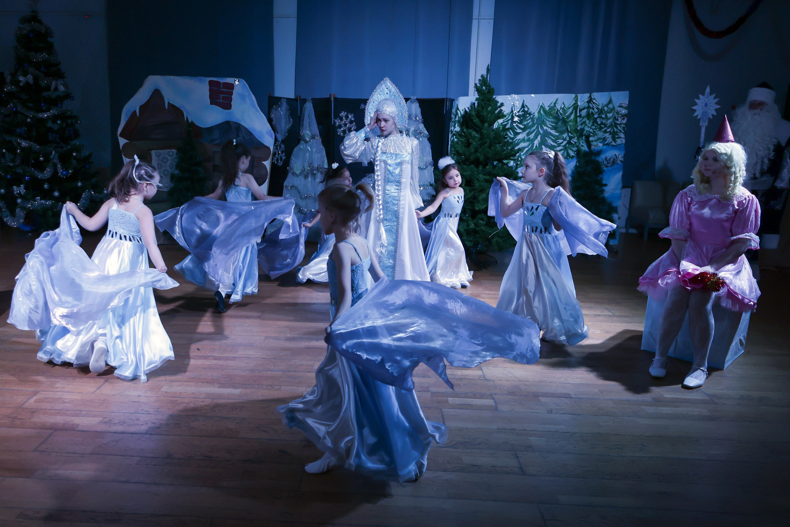 Новогодняя скачзка центр детского творчесва Подольск. Выпускные альбомы и школьный фотограф в Подольске, Троицке, Щербинке, Москве и Московской области