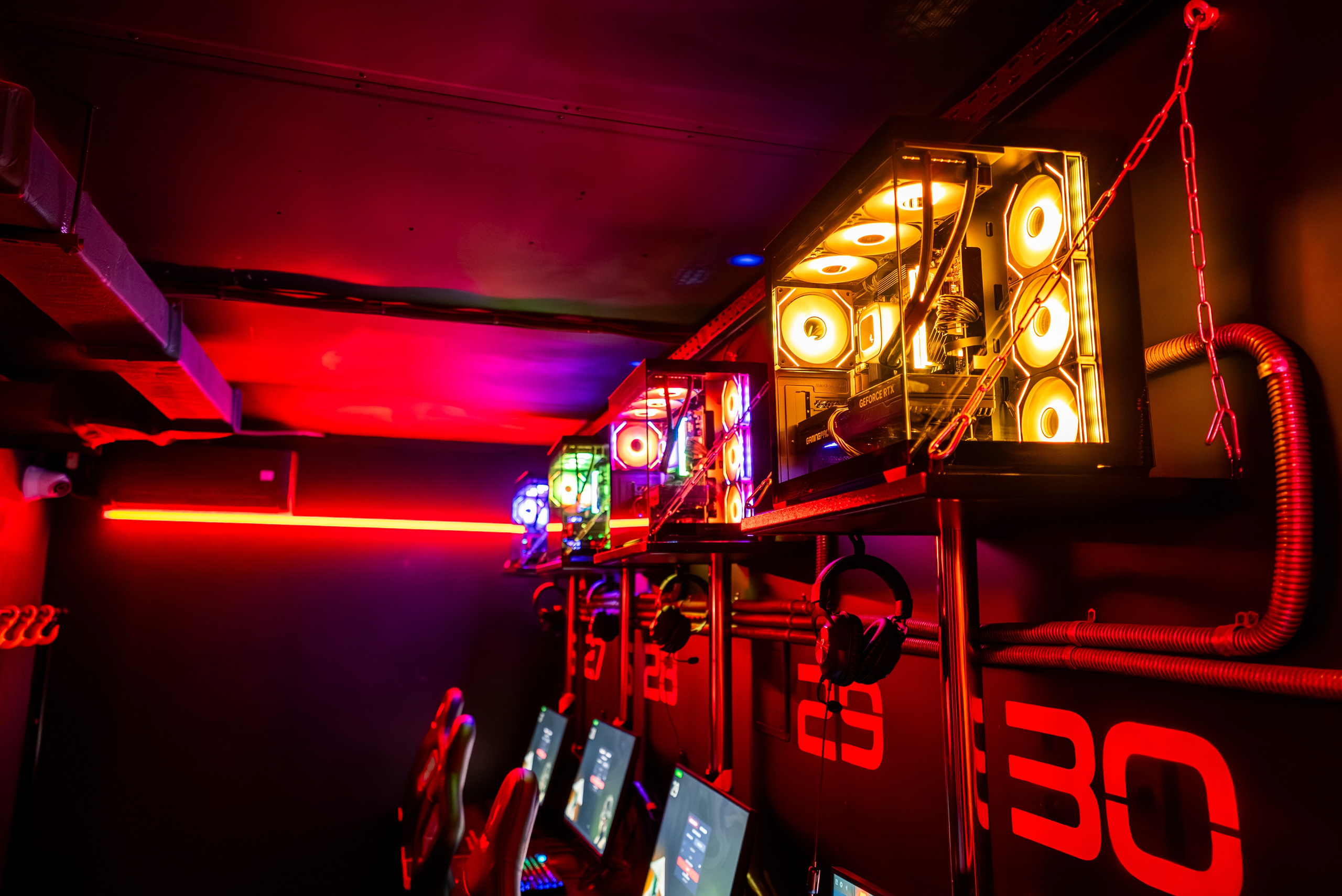 Игровой клуб «РУНА». KUSTOV PRODUCTION — профессиональная фотосъёмка в Москве