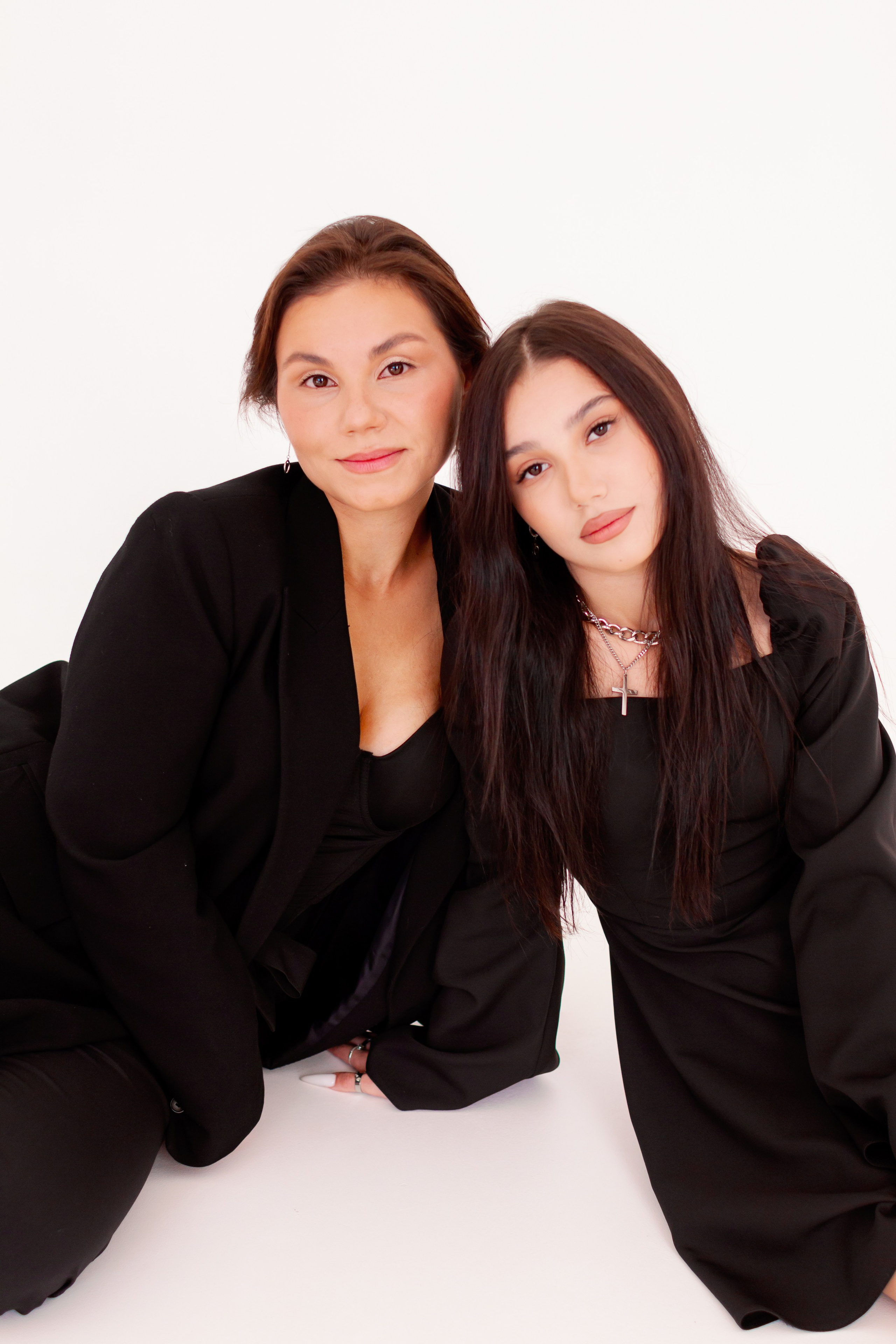 Эля и Лиза. Сёстры. Фотосессия в студии, Екатеринбург. Фотограф в Екатеринбурге Пойгина Елена