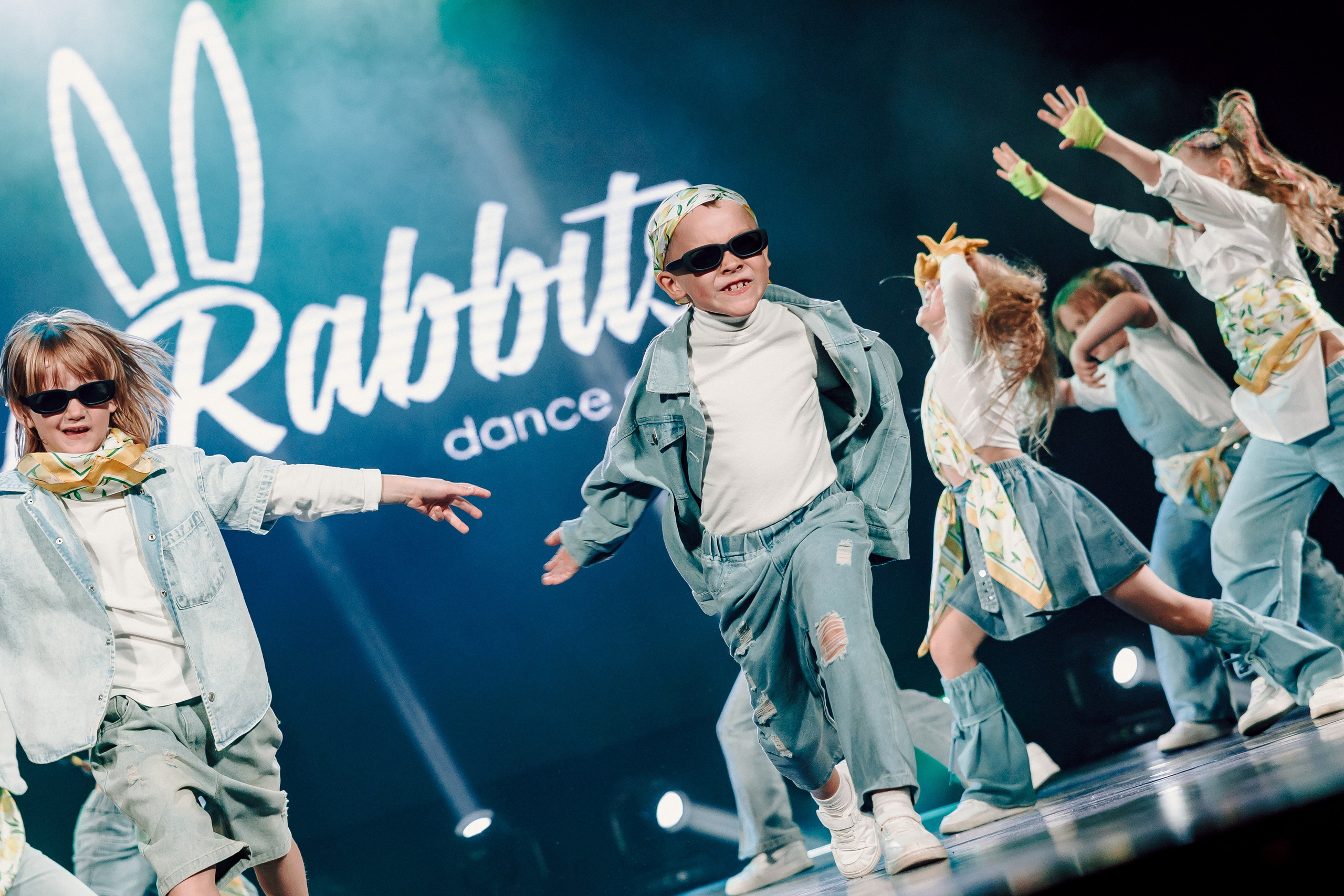 Отчётный концерт танцевальной школы «Red Rabbits» 2025. Лёшка Варзегов — фотограф