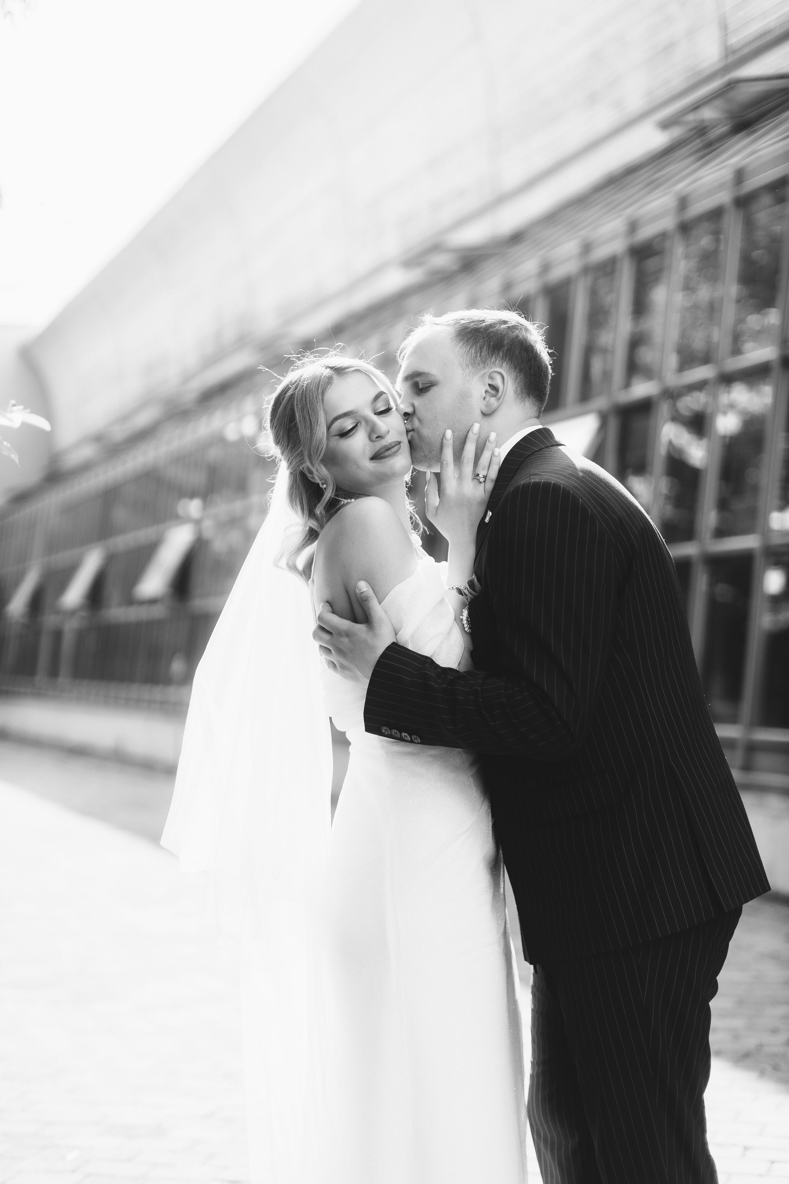 Саша и Маша, свадебная прогулка в Царицыно, плёночные и цифровые кадры. Свадебный и портретный фотограф в Москве Кристина Золотова