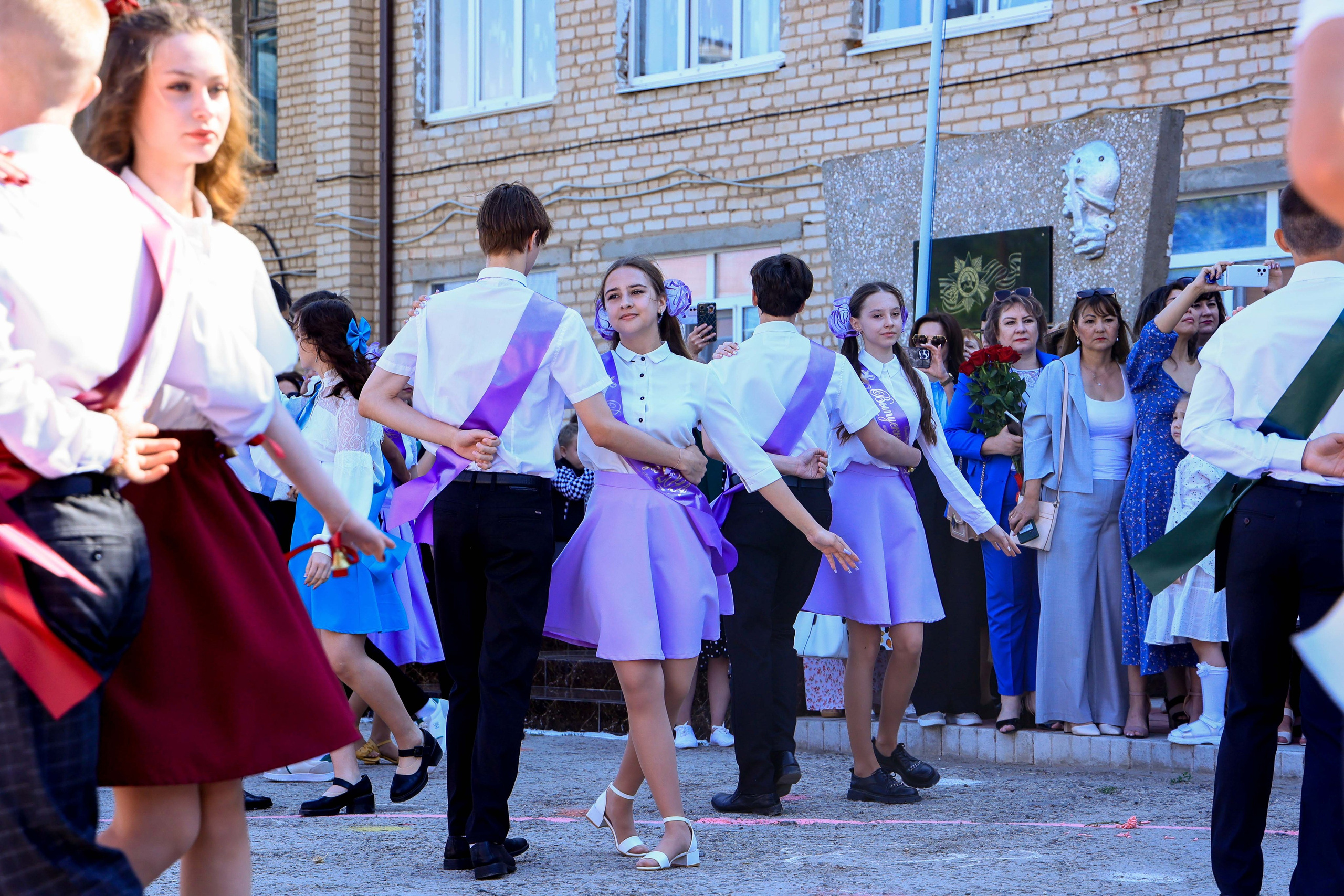 ШКОЛА ПОСЛЕДНИЙ ЗВОНОК. Свадебный фотограф — видеограф в г. Астрахань Екатерина Юмашева