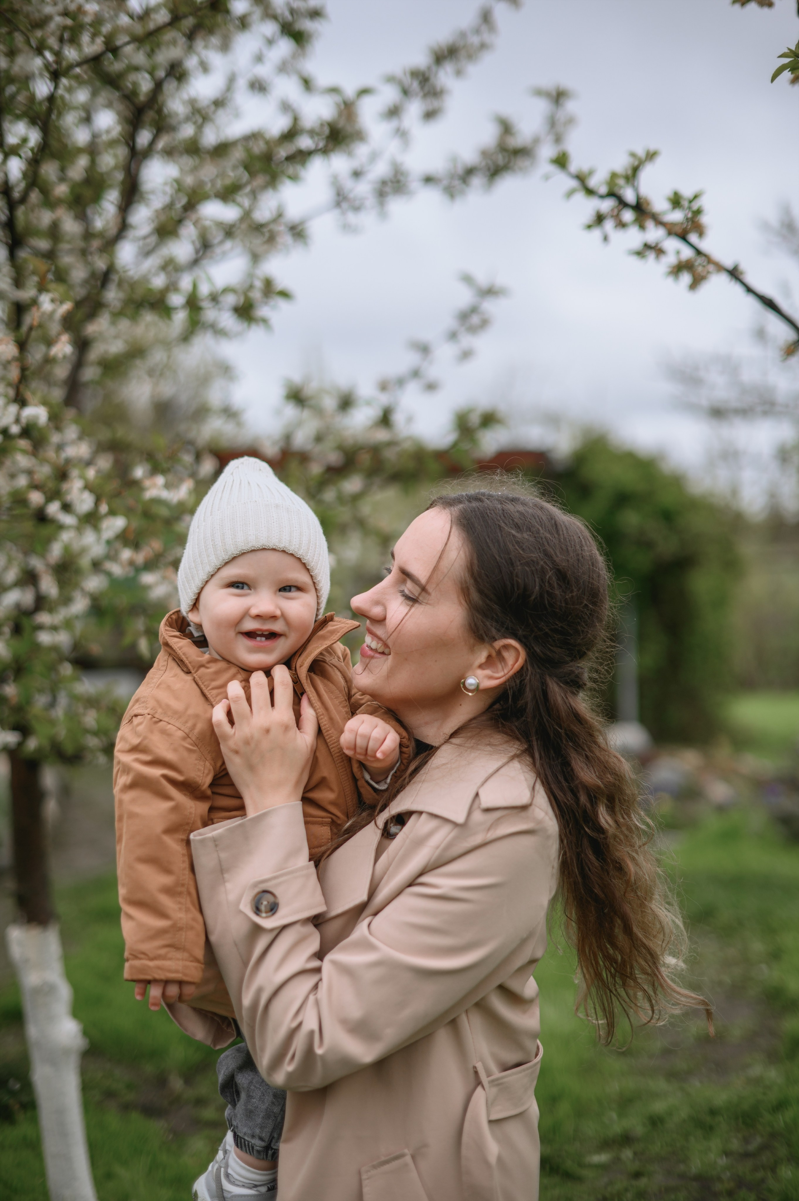 Дома во дворе и на фотозоне. Годик. Фотограф Котова Валентина