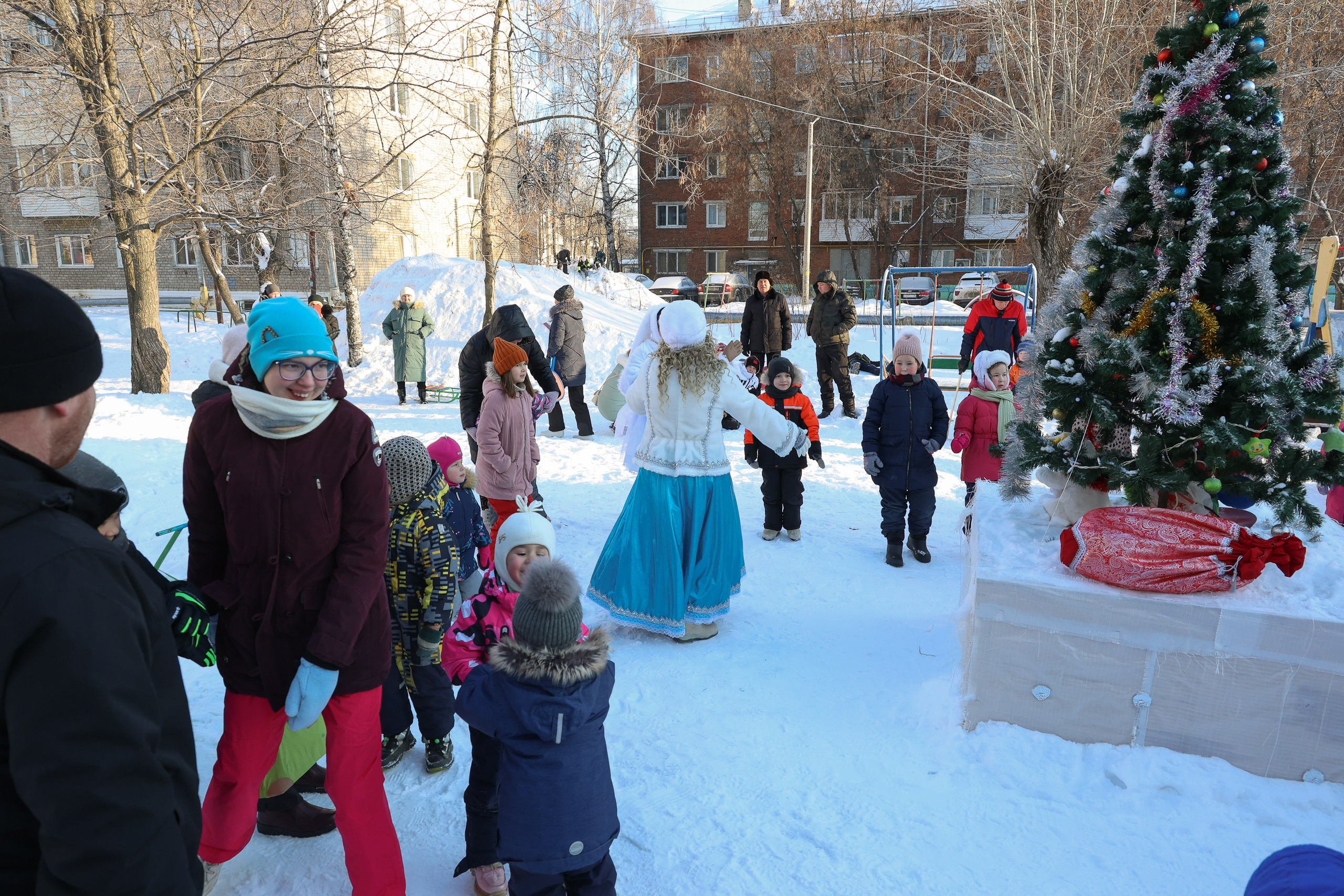 Новогодний праздник на улице