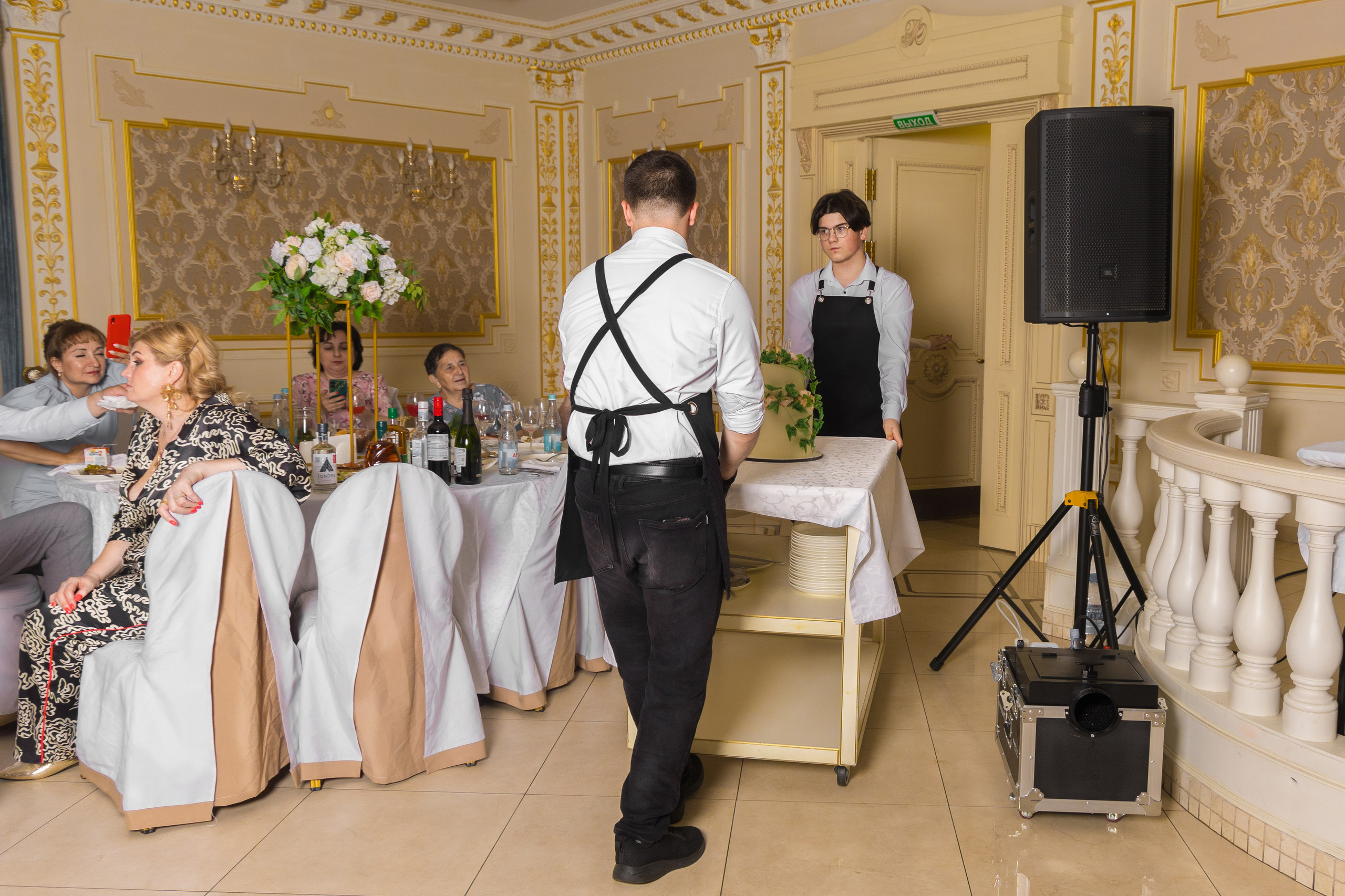 Ресторан. Photomantis