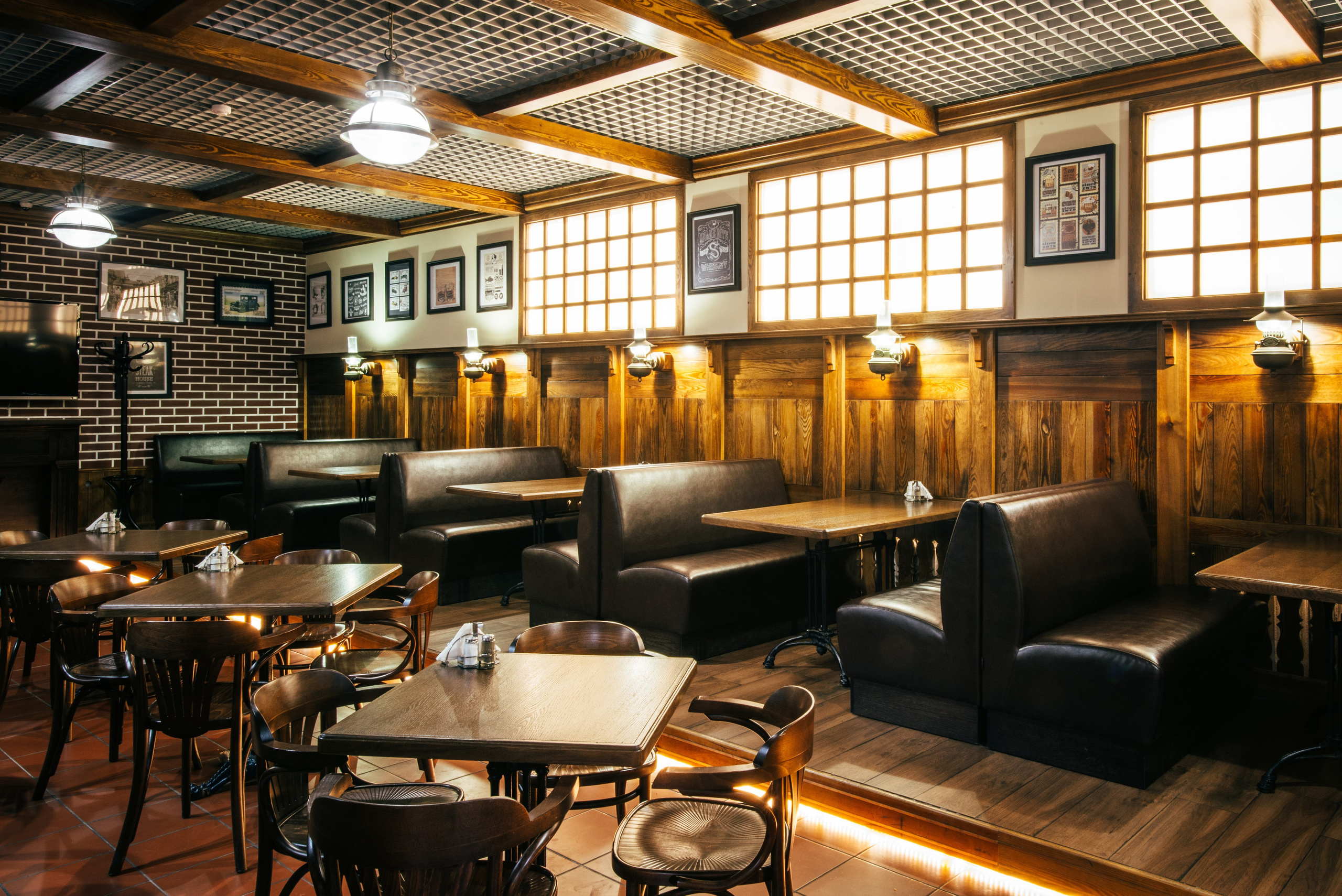 Паб «Барон Бирхаузен» Смоленск. Фотограф на Эльбрусе • Роман Шатхин