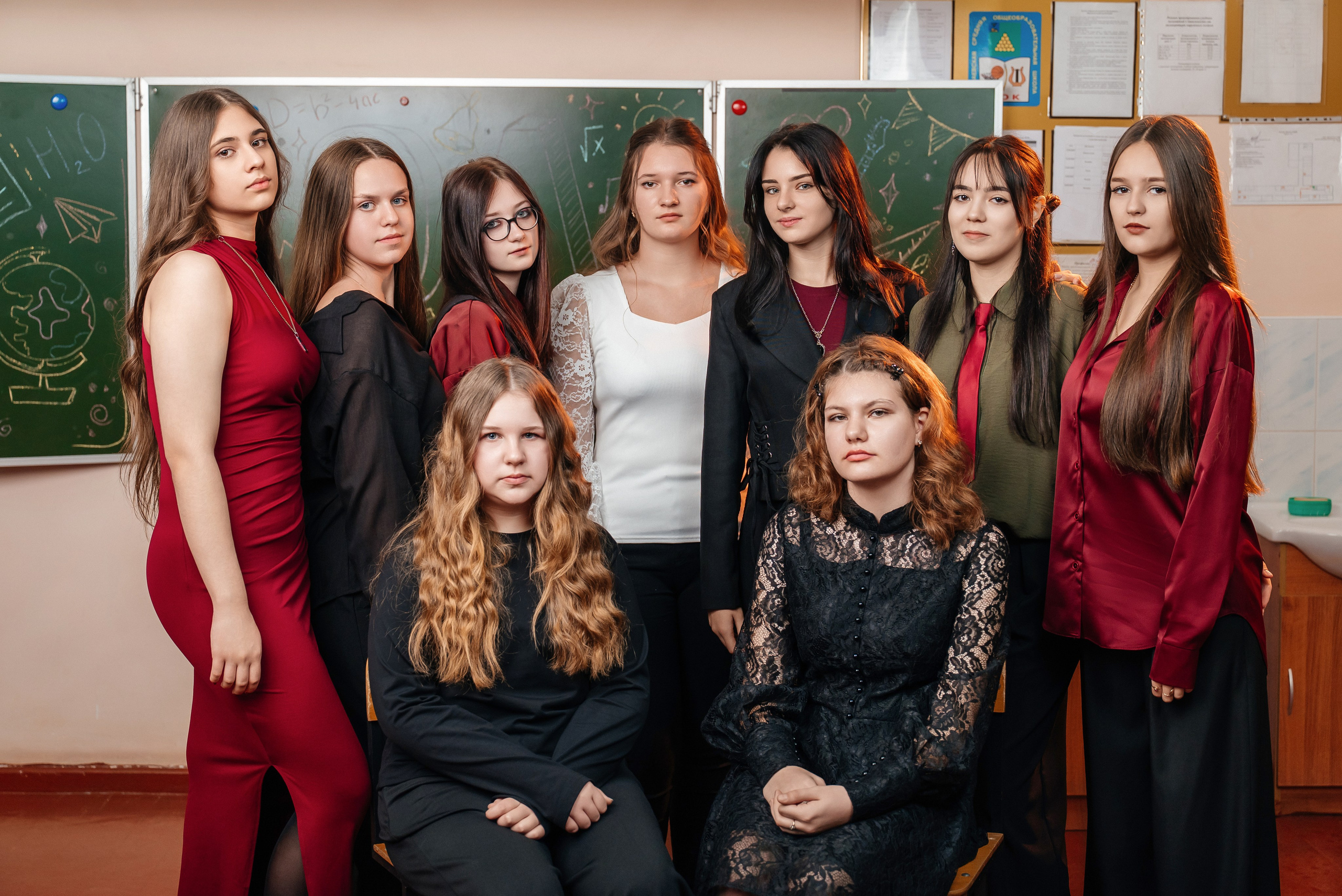 Красный и зеленый. Школьный фотограф в Валуйках. Фотосессии для выпускников и изготовление выпускных альбомов в городе Валуйки и в Белгородской области