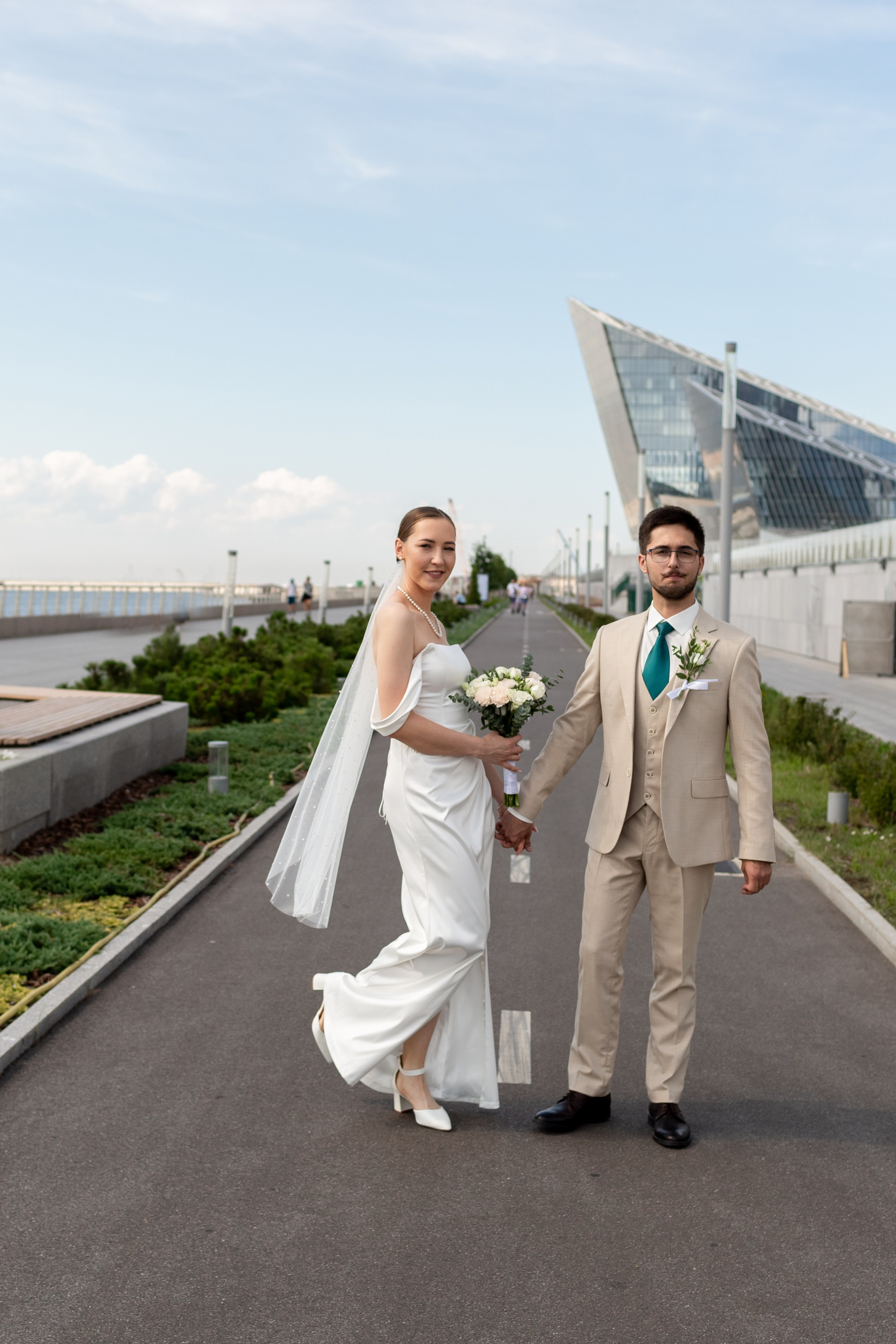 Свадебная фотопрогулка у Лахты. Свадебный фотограф Кирилл Белый