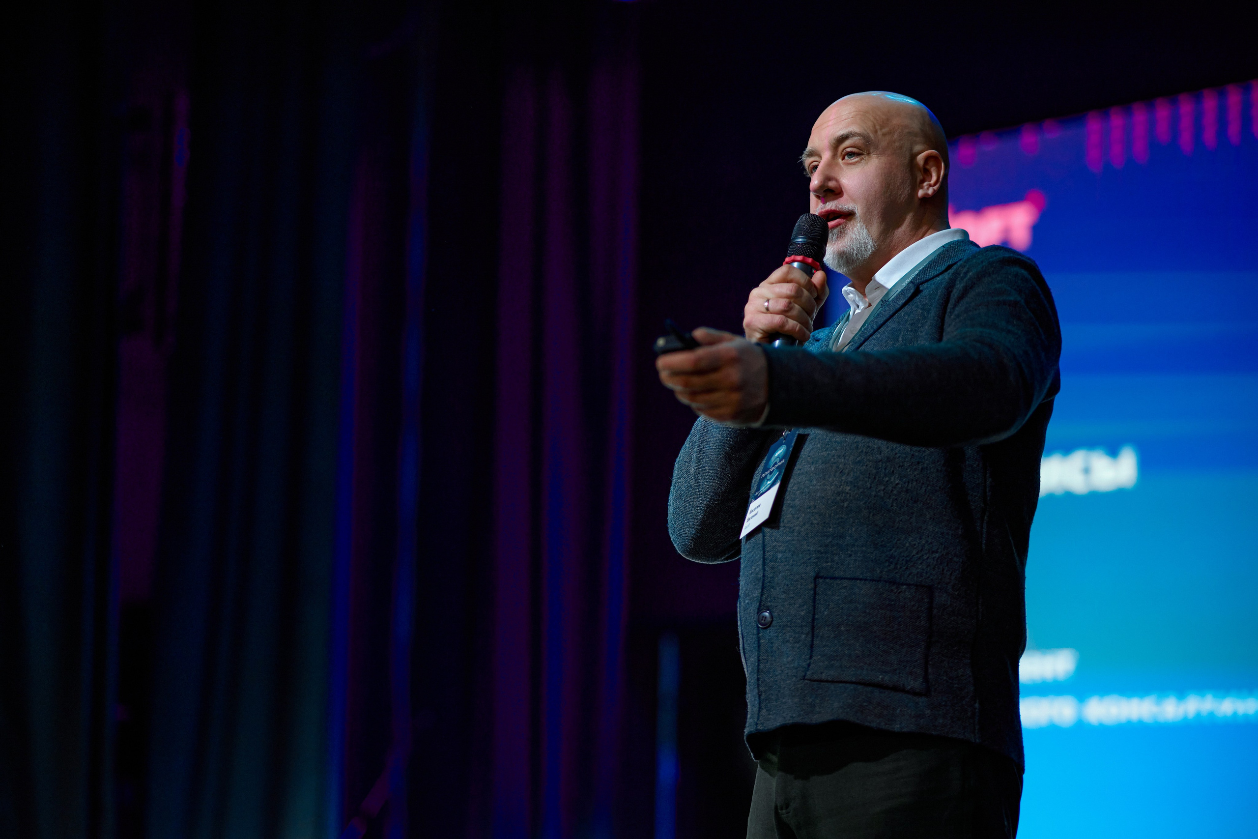 AXOFT. Максим Комаров — Профессиональный фотограф