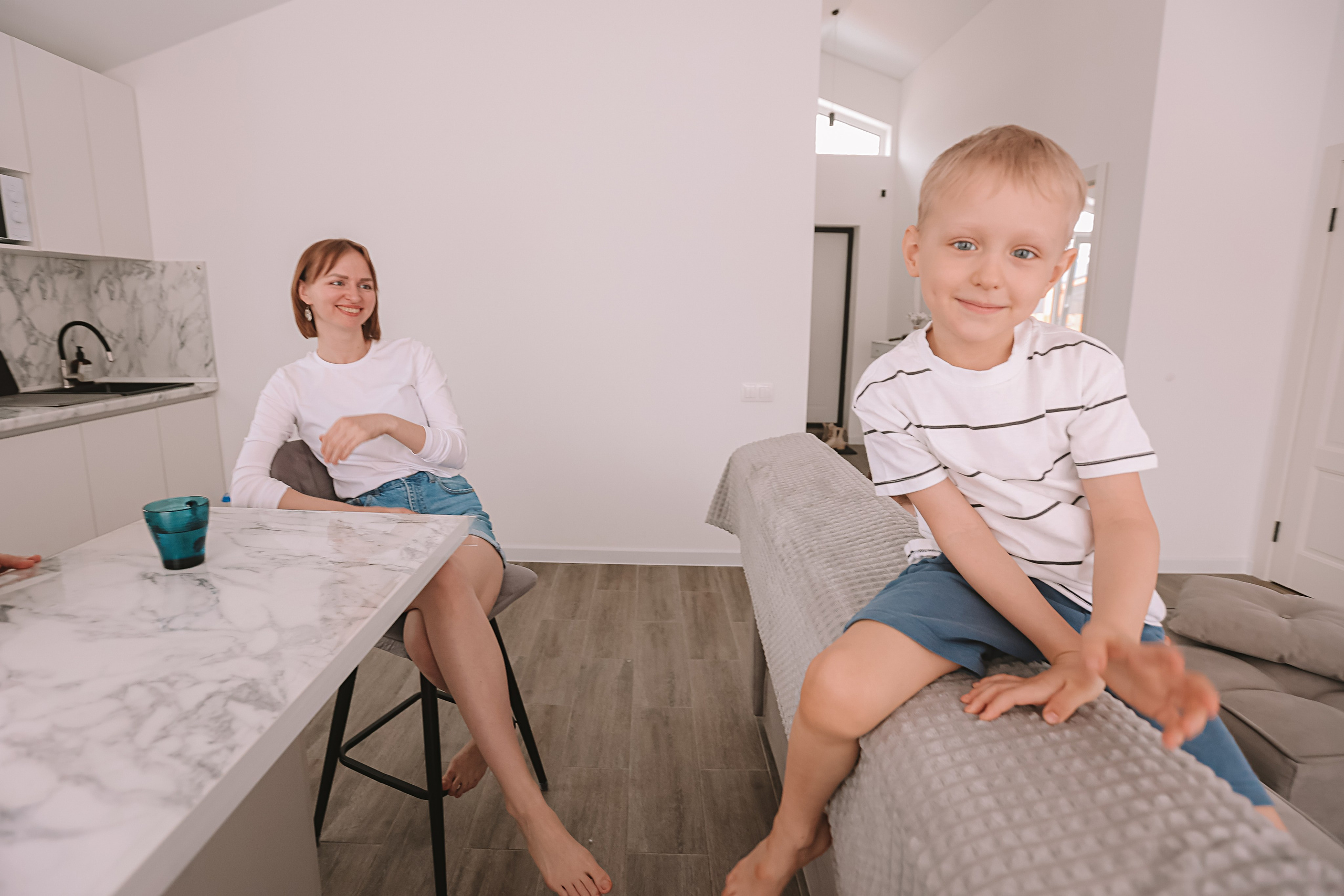 Семейная в домике (репортаж). Семейный фотограф Тюмень, фотограф на роды Салмина Мария