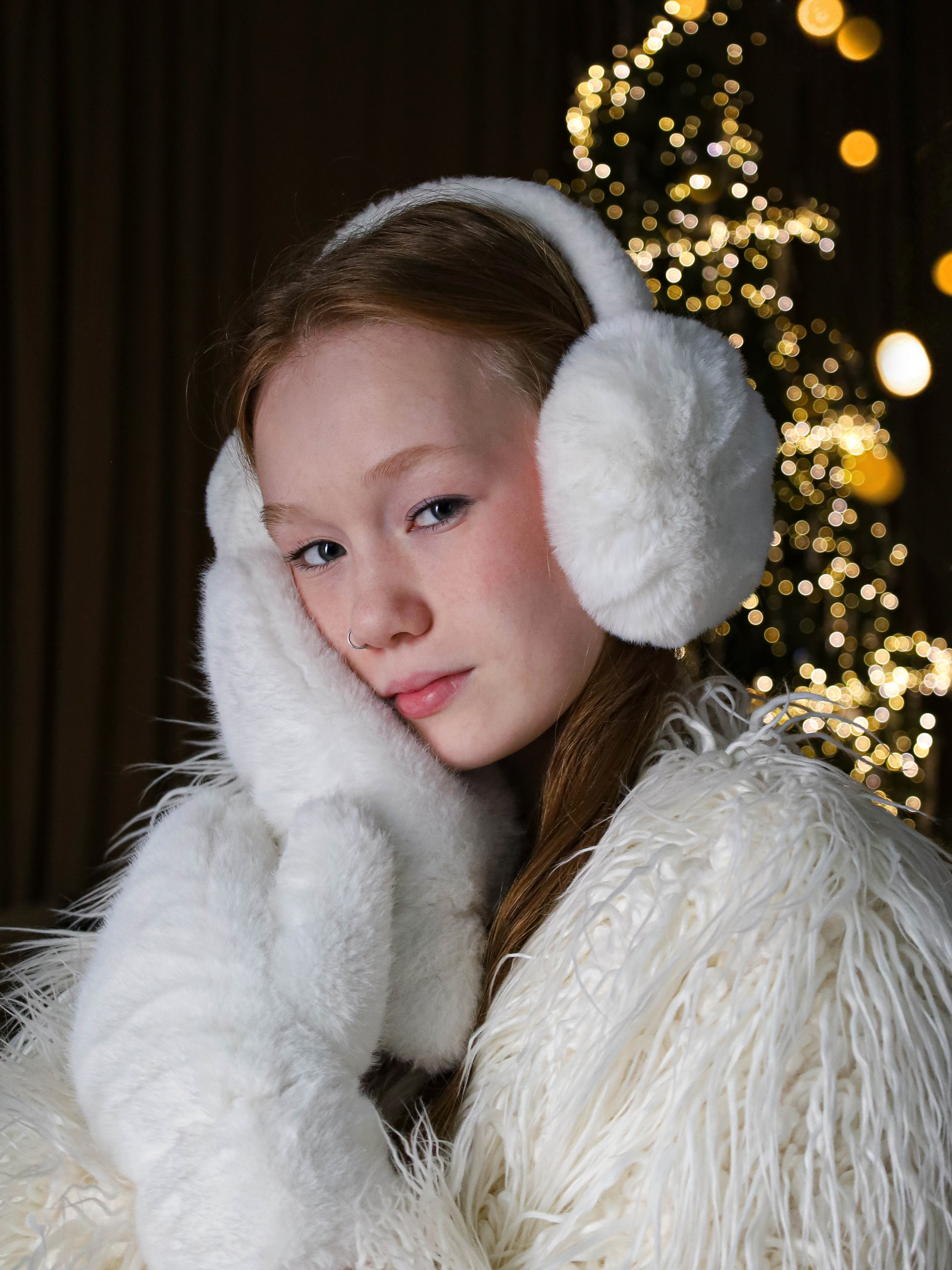 Новогодняя фотосессия в студии девушка у ёлки топ фотограф саратов фотограф елизавета белова индивидуальная фотосессия  семейная детская съёмка 