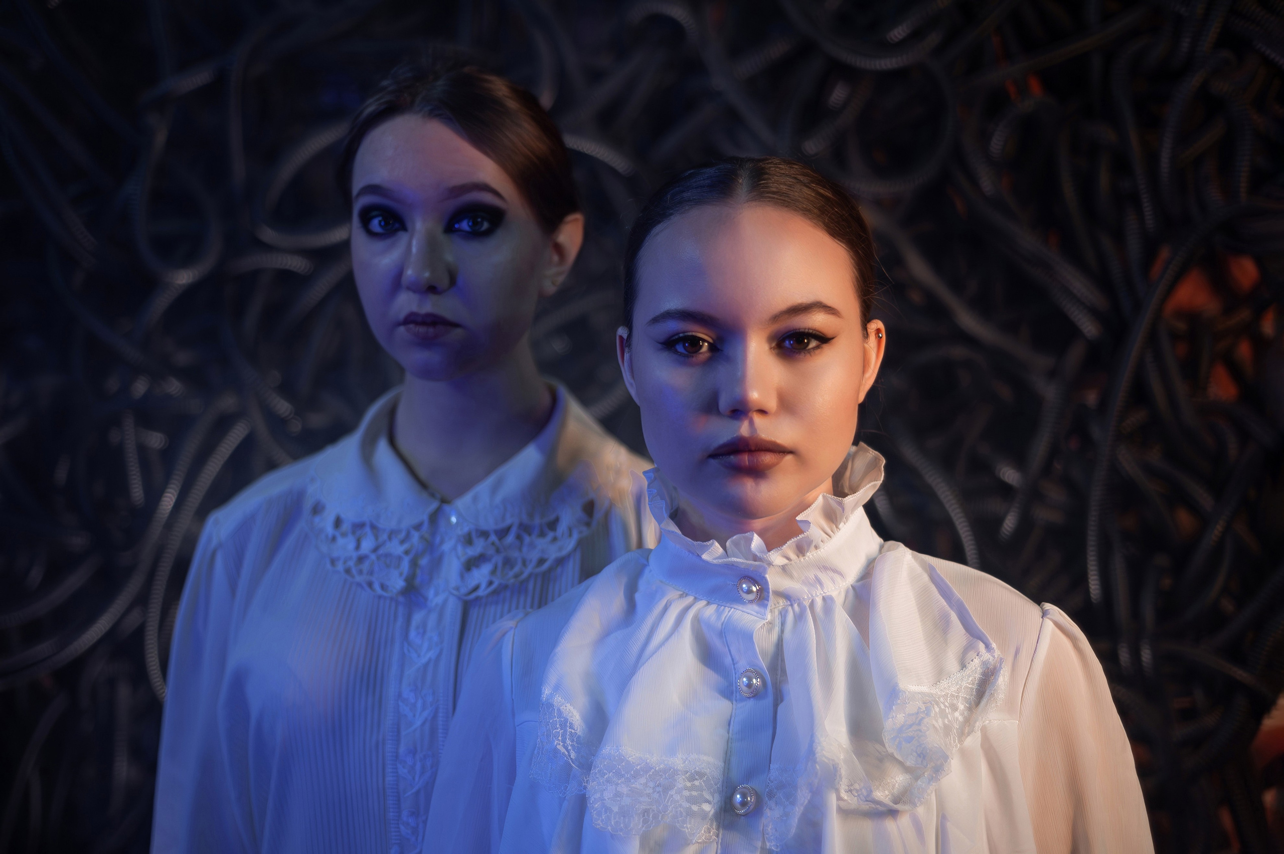 Фабрика Алафузова. Алина и Ксения. Портретный креативный творческий фотограф в Казани Михаил Бушенев