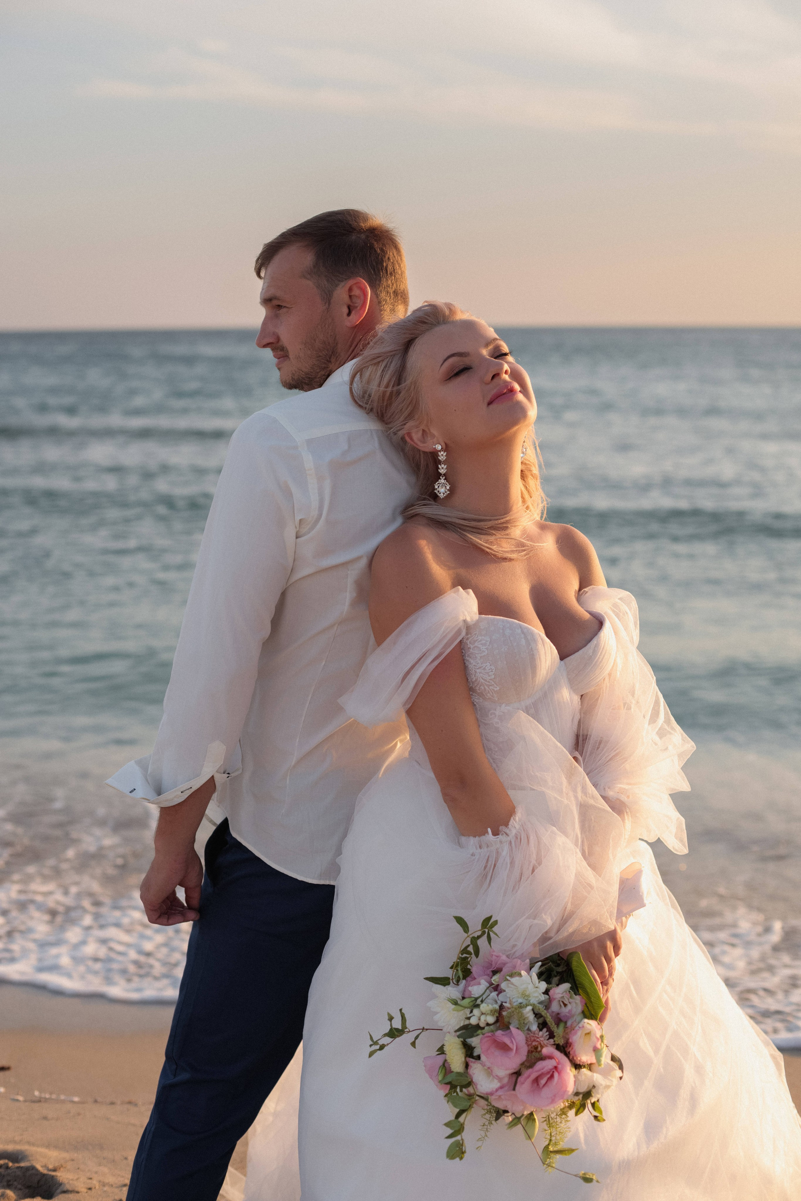 «Начало любви на побережье Поповки: история свадьбы, застывшая в кадре». Свадебный фотограф Мироманов Николай в Крыму