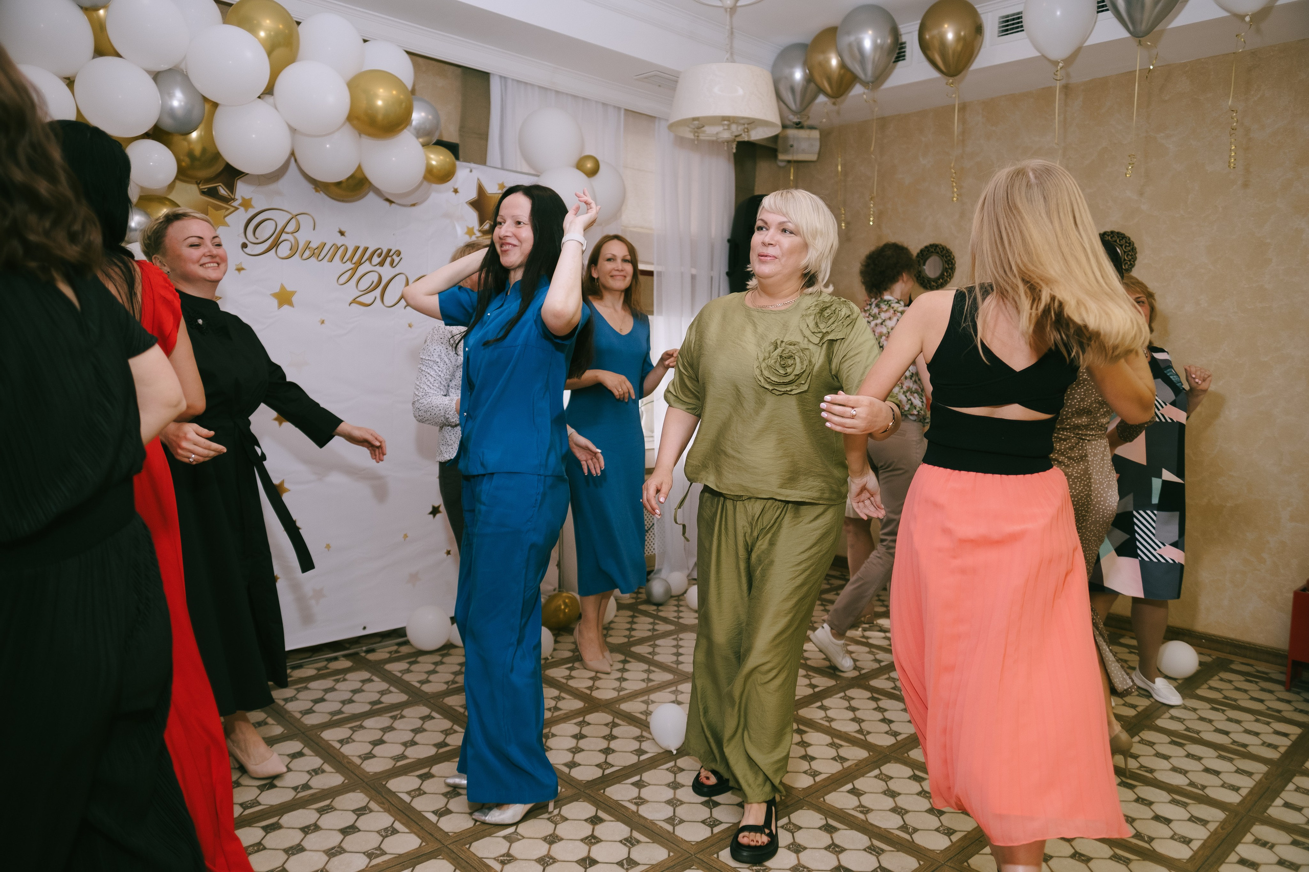 Выпускной школа 33. Свадебный и репортажной фотограф Денис Ожигин в Краснодаре и Краснодарском крае