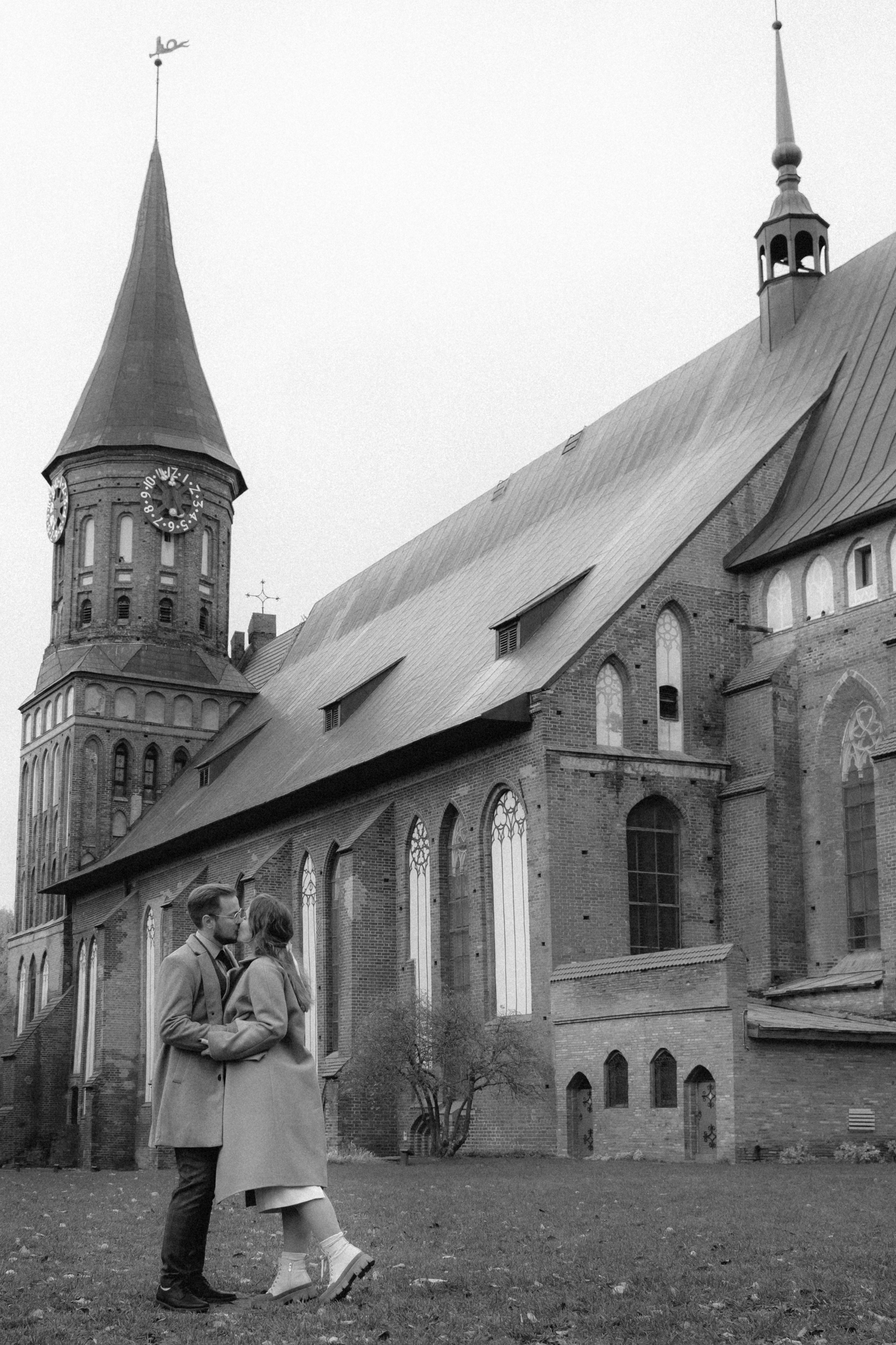 Фотосессия lovestory Калининград на острове Канта. Портретный фотограф в Калининграде Рита Холодова