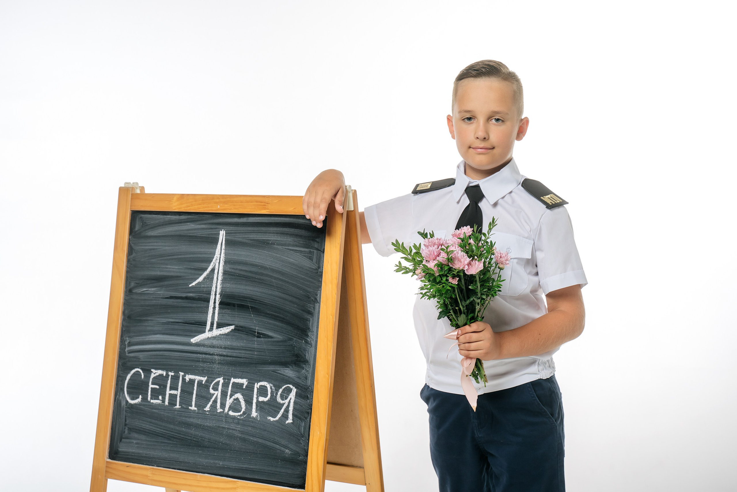 Студийная сьемка первоклассника. Выпускные альбомы, школьные фотосессии в городе Новороссийске