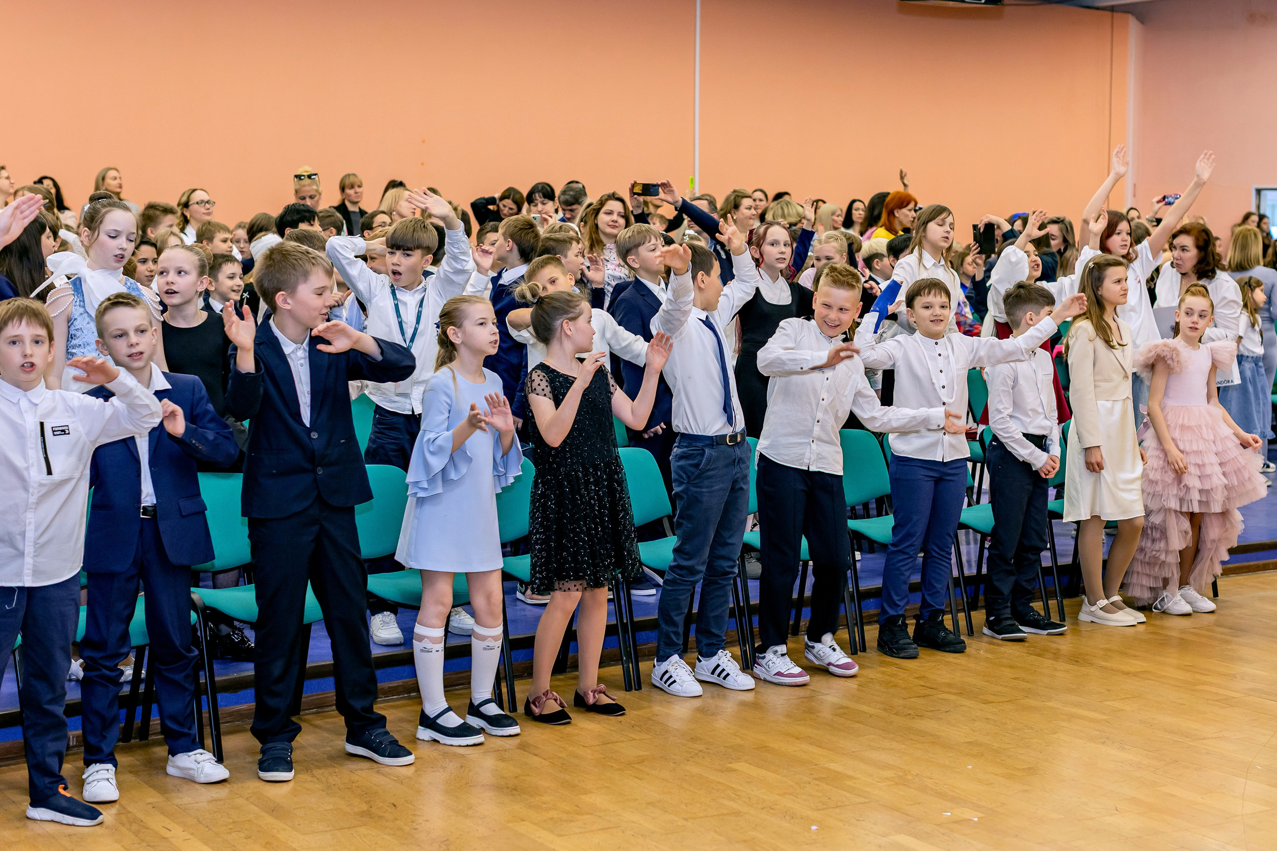 Выпускной праздник в начальной школе. Фотограф и видеограф Москва. Свадебный фотограф, видеограф. Выпускные альбомы. Оживающие альбомы