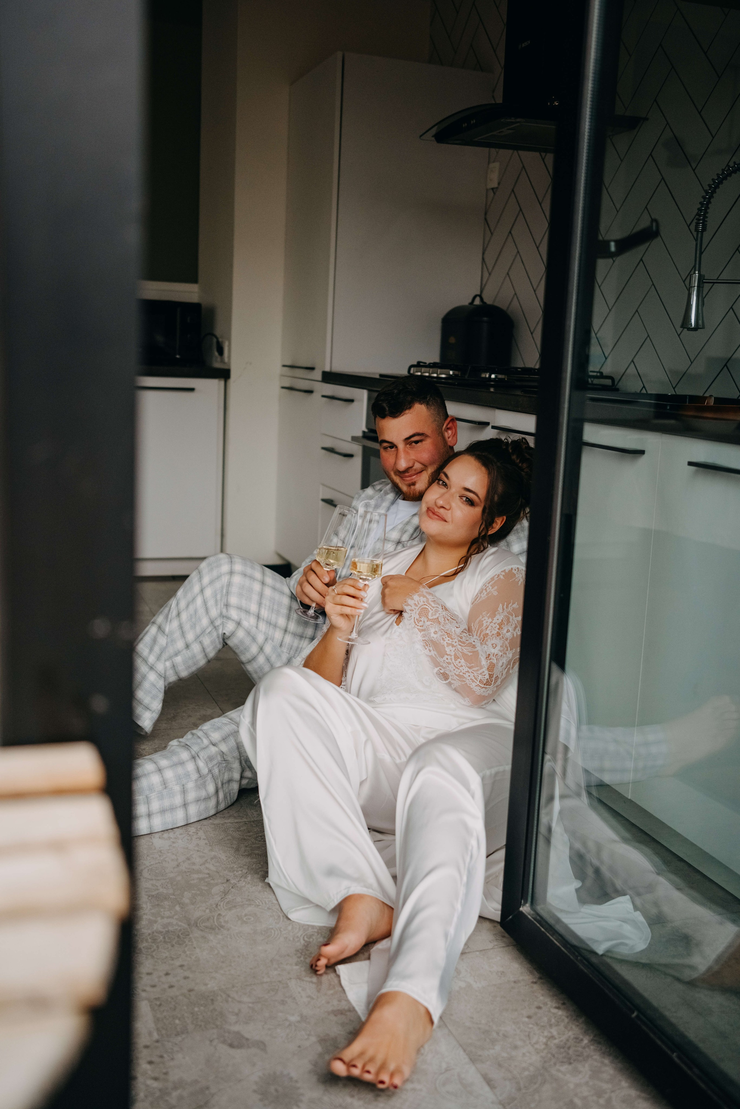 Анна & Виктор | сборы, роспись и прогулка. Портретный и свадебный фотограф в Тбилиси • xeniqo