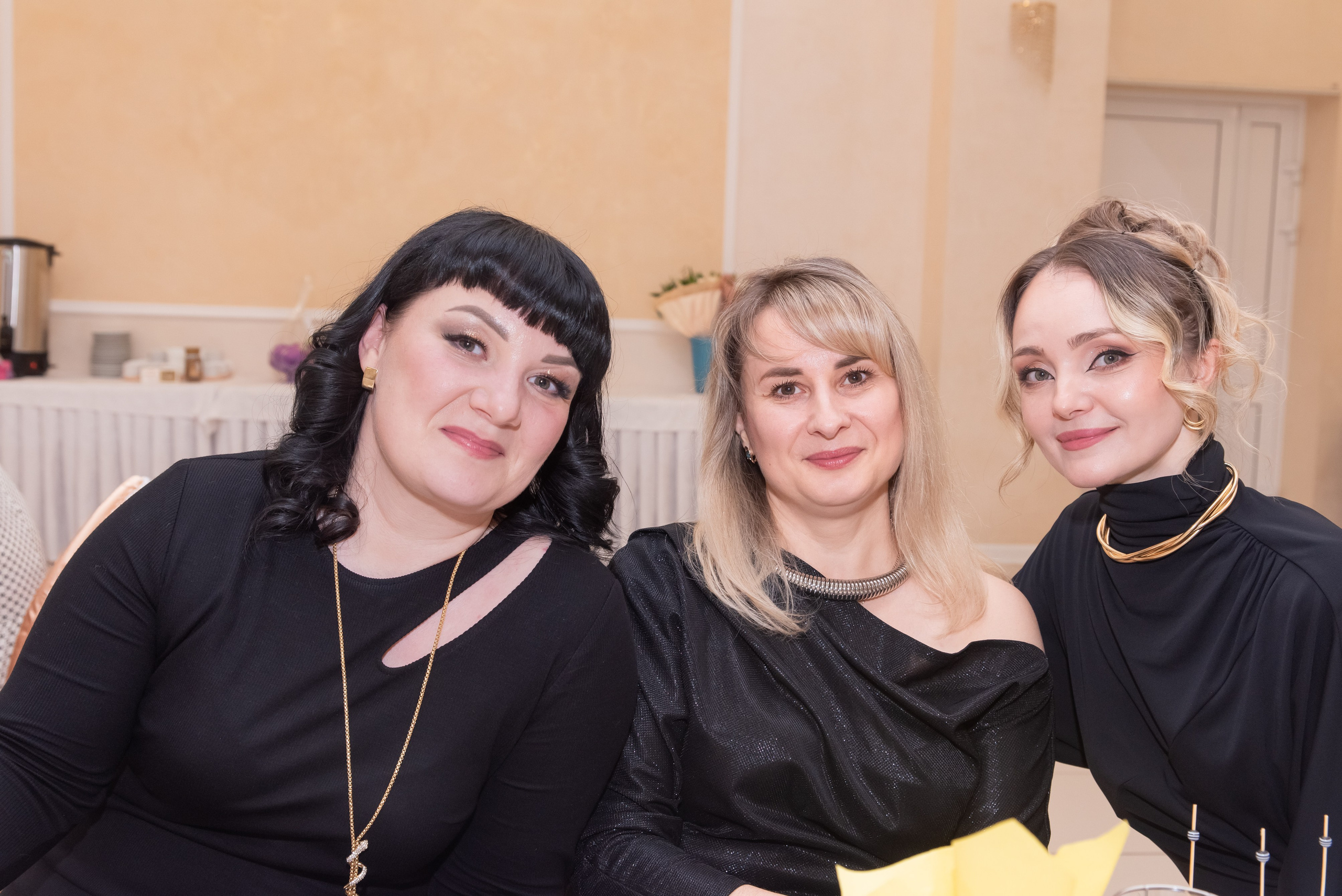 Юбилей Ирины. Ведущая — Наталья Белозерова. Банкетный зал — столовая Радио Завода. Семейный и портретный фотограф Кыштым Челябинск Марина Шигапова