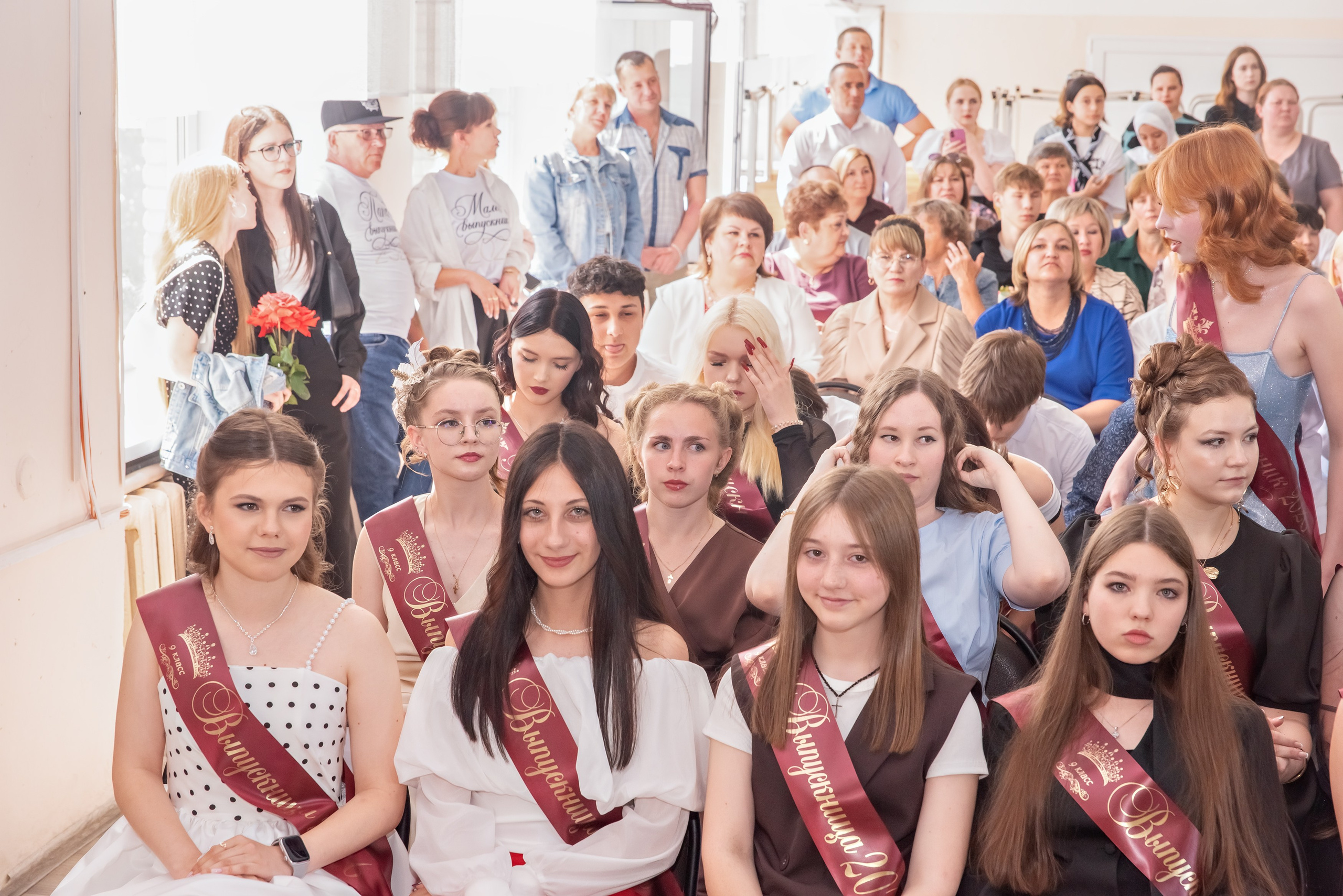Выпускной школы № 3 вручение аттестатов в актовом зале. Свадебный и семейный фотограф в Кыштыме Челябинске Марина Шигапова