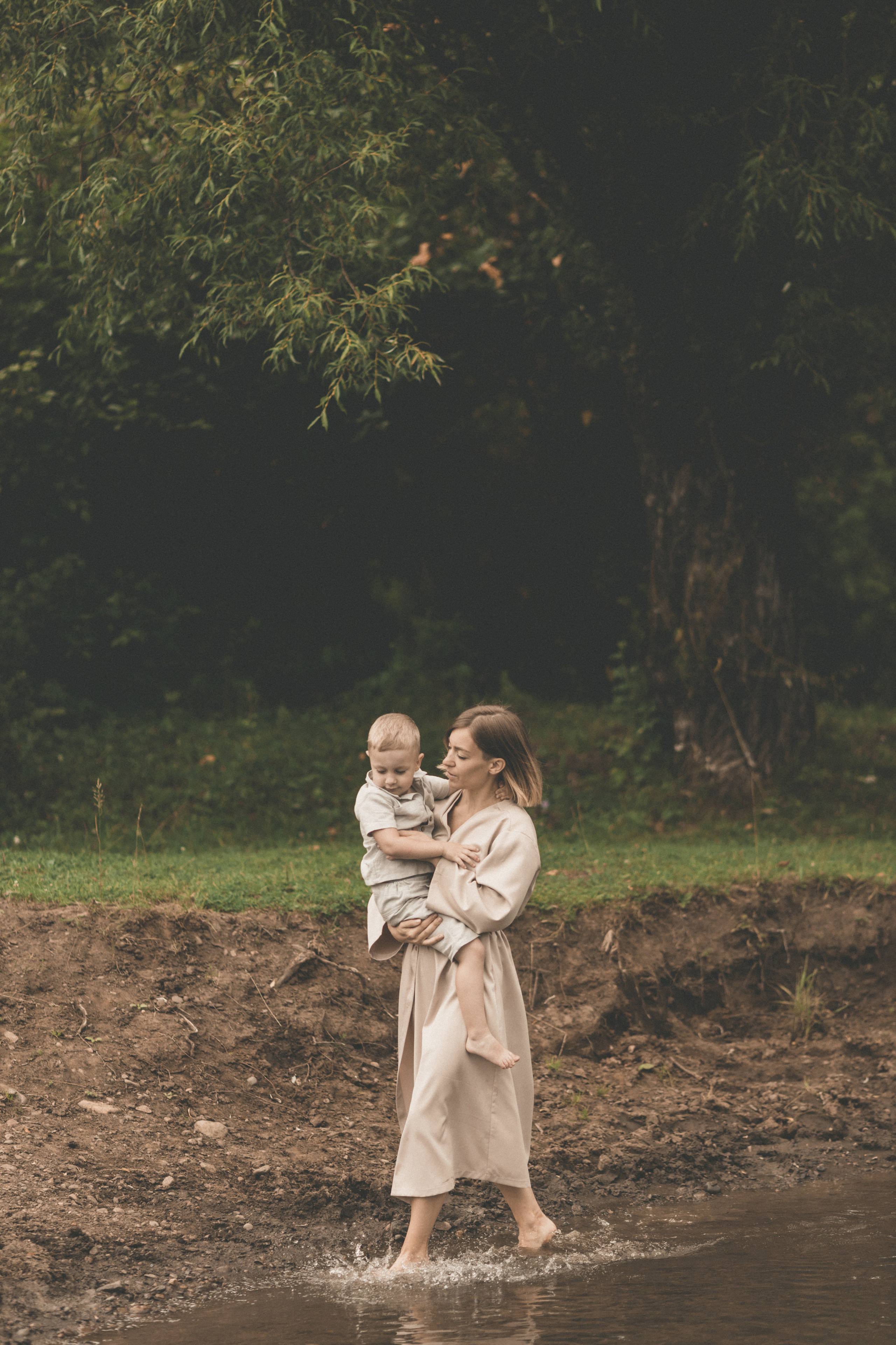 Мама и ее защитник. Семейный и свадебный фотограф Лилия Матонина | Ангарск, Иркутск, Усолье-Сибирское, Байкал (Листвянка, Ольхон), Иркутская область