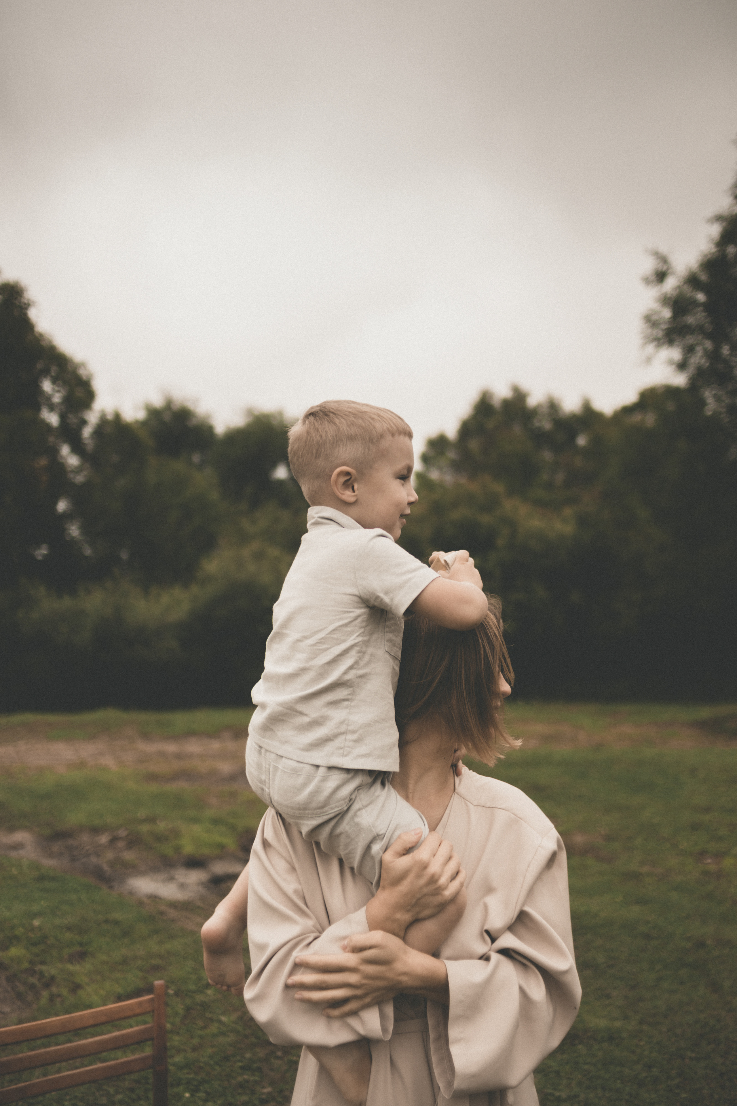 Мама и ее защитник. Семейный и свадебный фотограф Лилия Матонина | Ангарск, Иркутск, Усолье-Сибирское, Байкал (Листвянка, Ольхон), Иркутская область