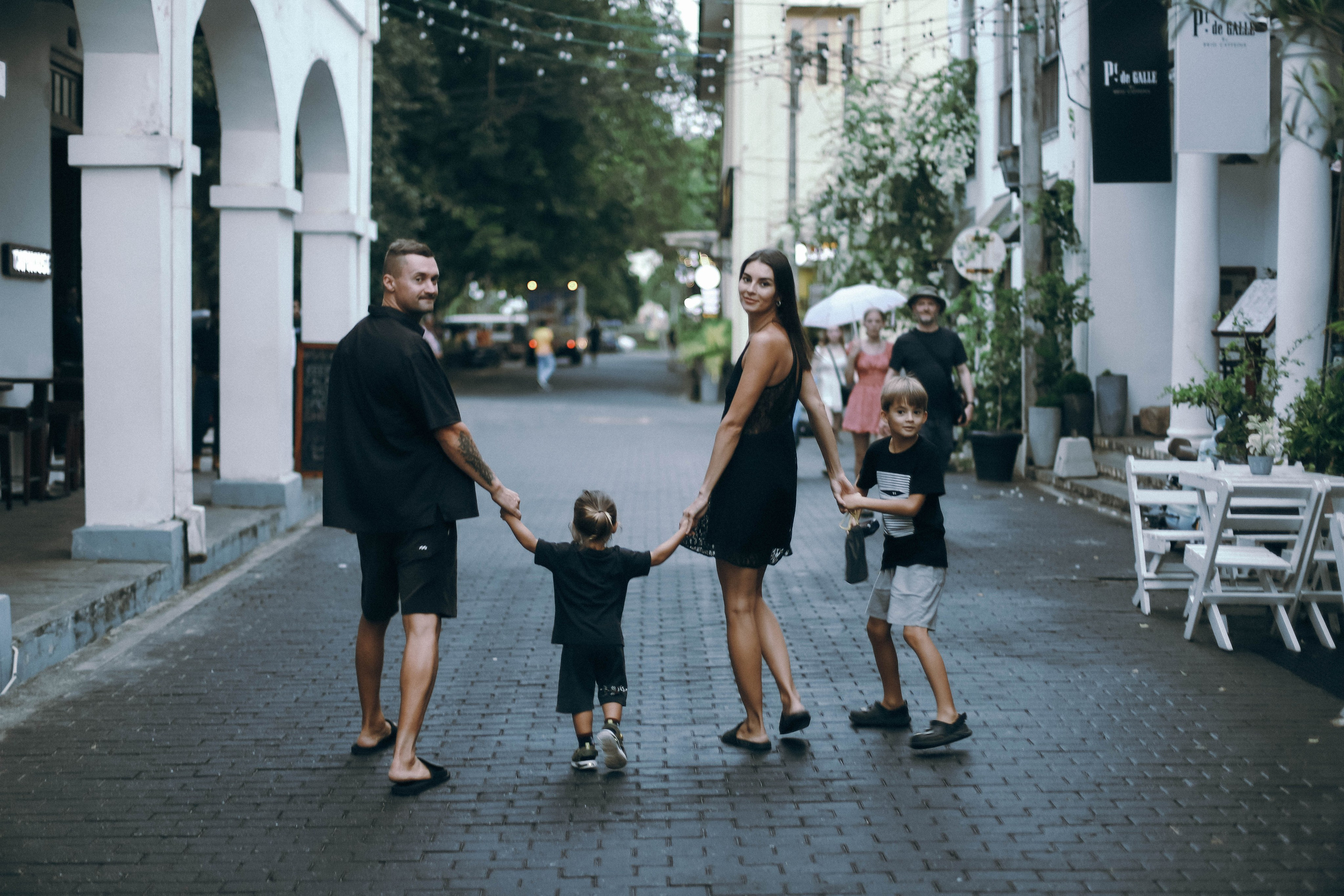 «Семейный портрет на крепостной стене Галле — атмосфера старины и счастья»