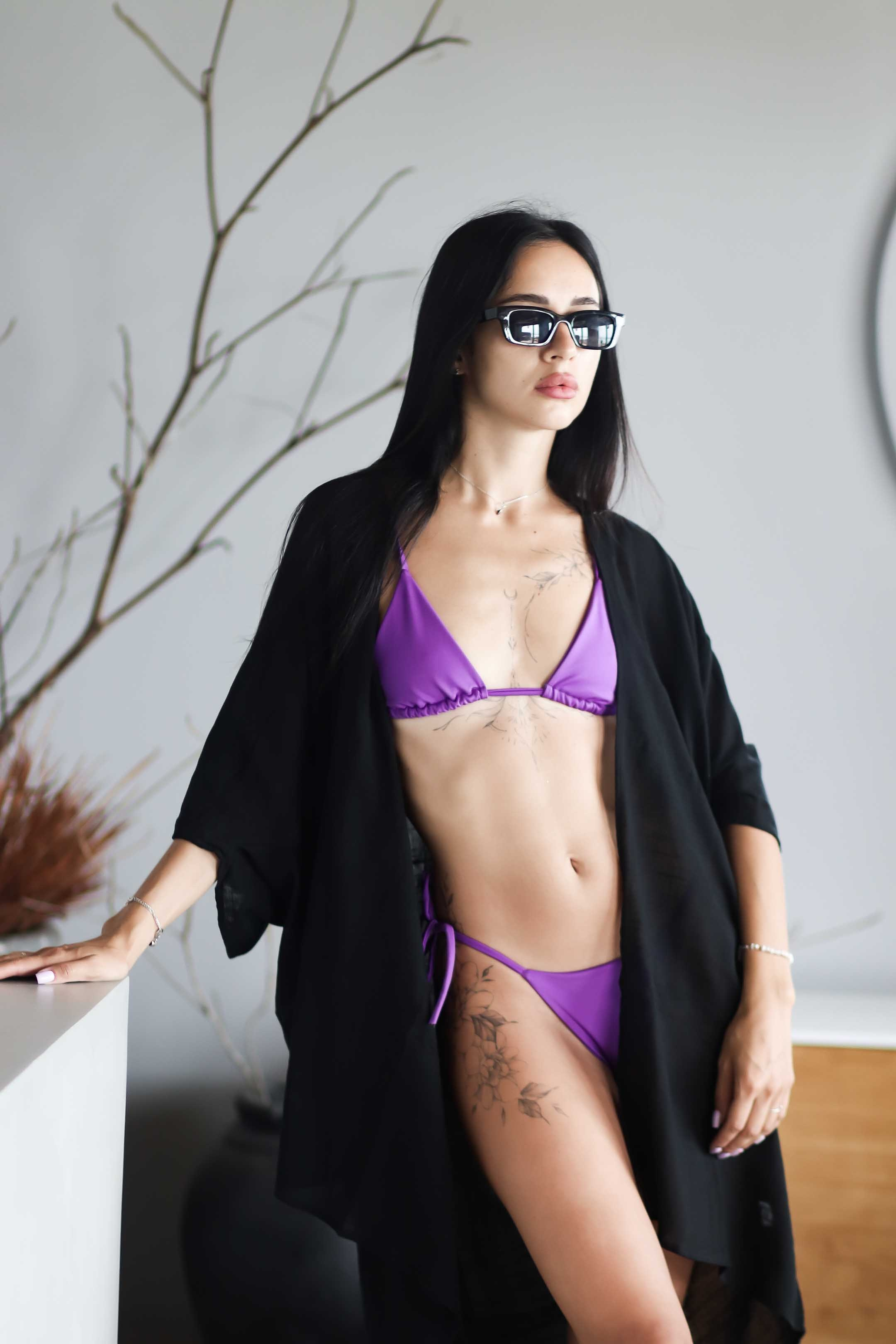 Коллекция купальников бикини. Фотограф на Шри-Ланке