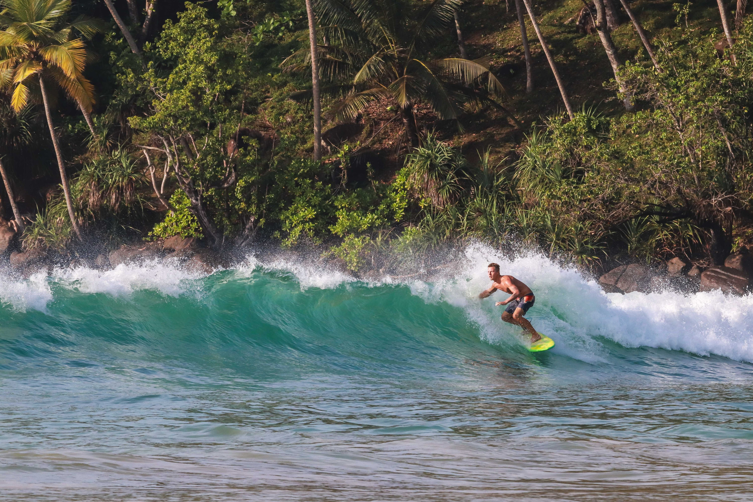 Съемка серфинга на рассвете в Мириссе | Большие волны и адреналин. Фотограф на Шри-Ланке