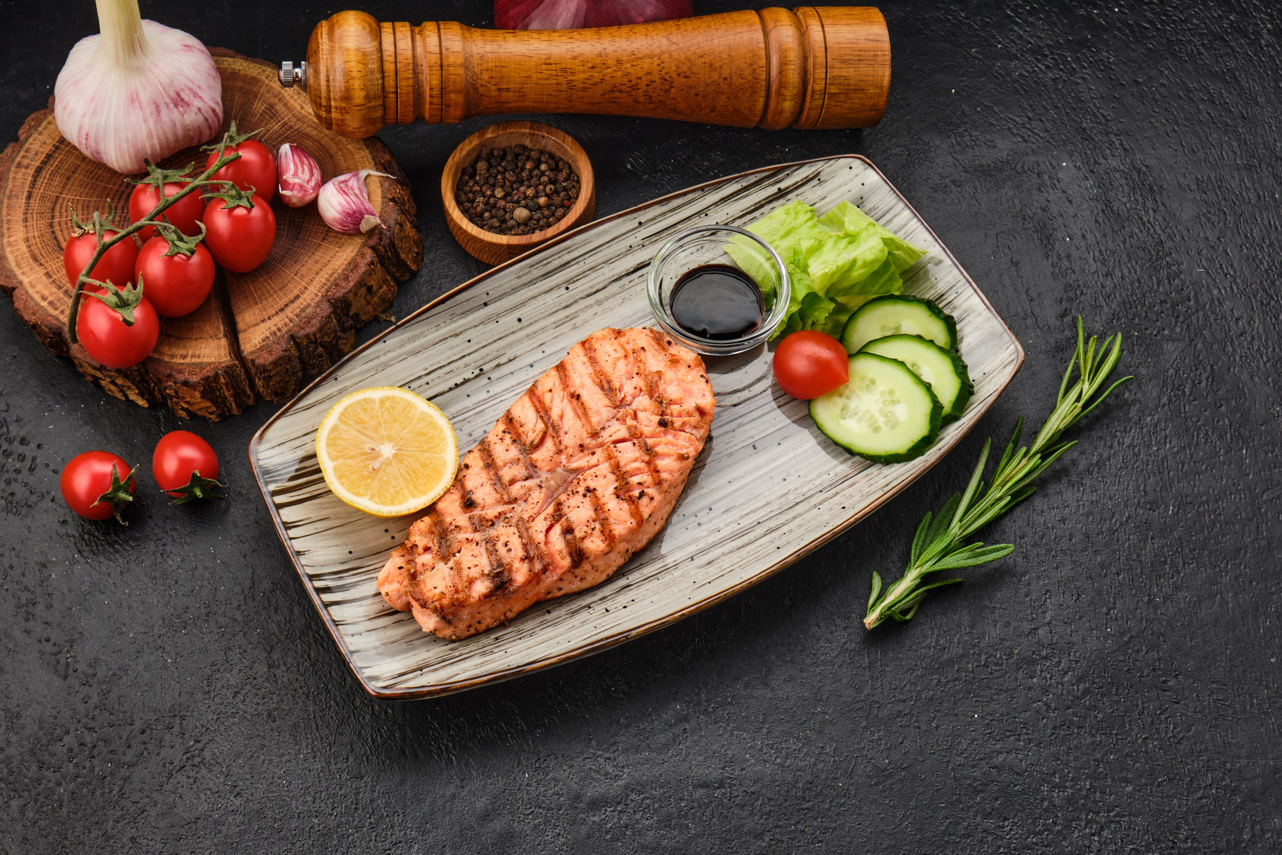 რესტორნის ფოტოგადაღება ბურგერებითა და გრილ მენიუთი | ფუდ ფოტოგრაფი და ინტერიერები თბილისი. კომერციული ფოტოგრაფი თბილისი | კერძებისა და პროდუქციის გადაღება | გორბაჩოვი ვიტალი