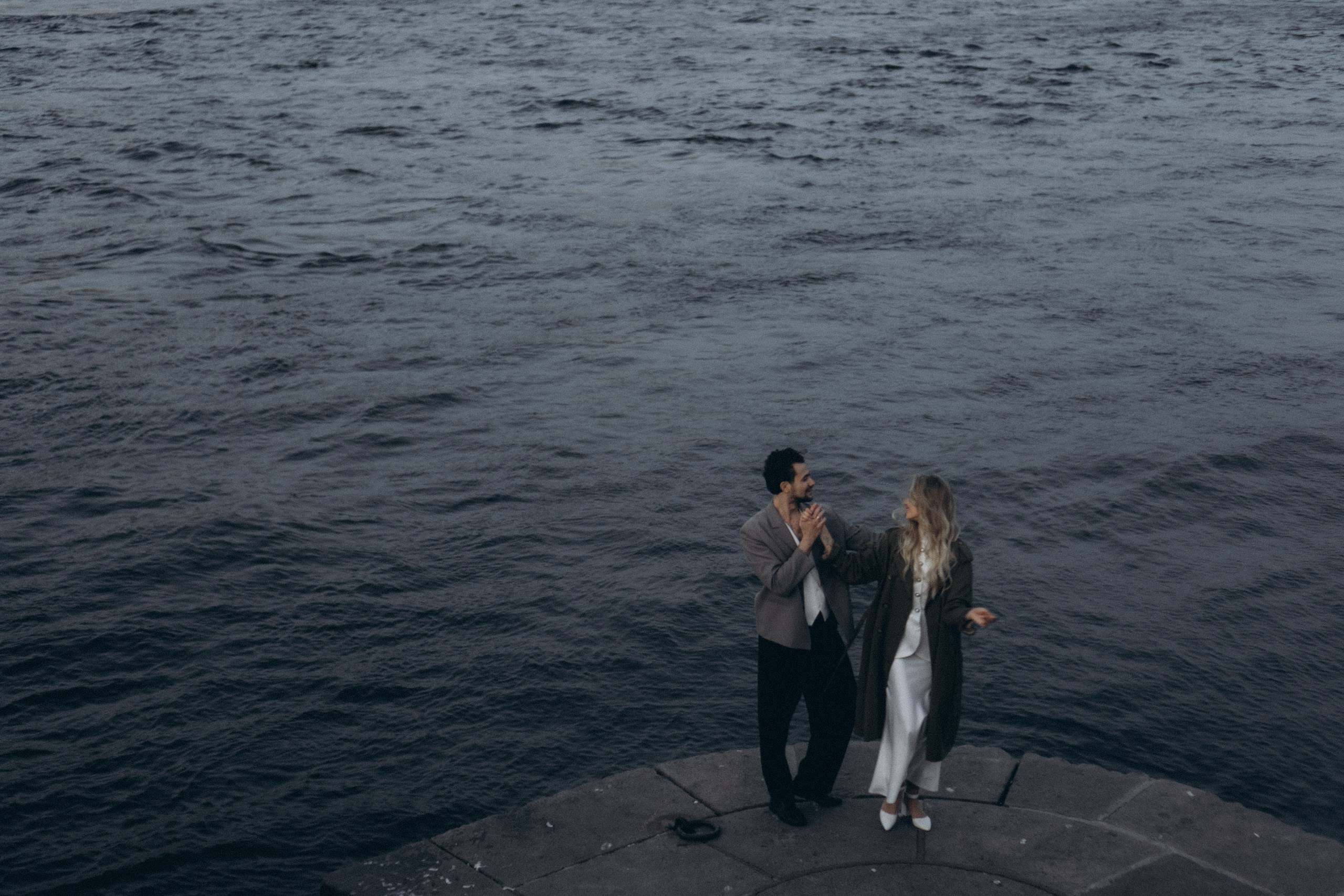 СВАДЕБНАЯ СЬЕМКА ПАРЫ НА РАССВЕТЕ В БЕЛЫЕ НОЧИ И ПРОГУЛКА С РАЗВОДНЫМИ МОСТАМИ И ПИКНИК ВОЗЛЕ ИСАКИЕВСКОГО СОБОРА. Профессиональный фотограф, Санкт-Петербург — Виктория Богомолова