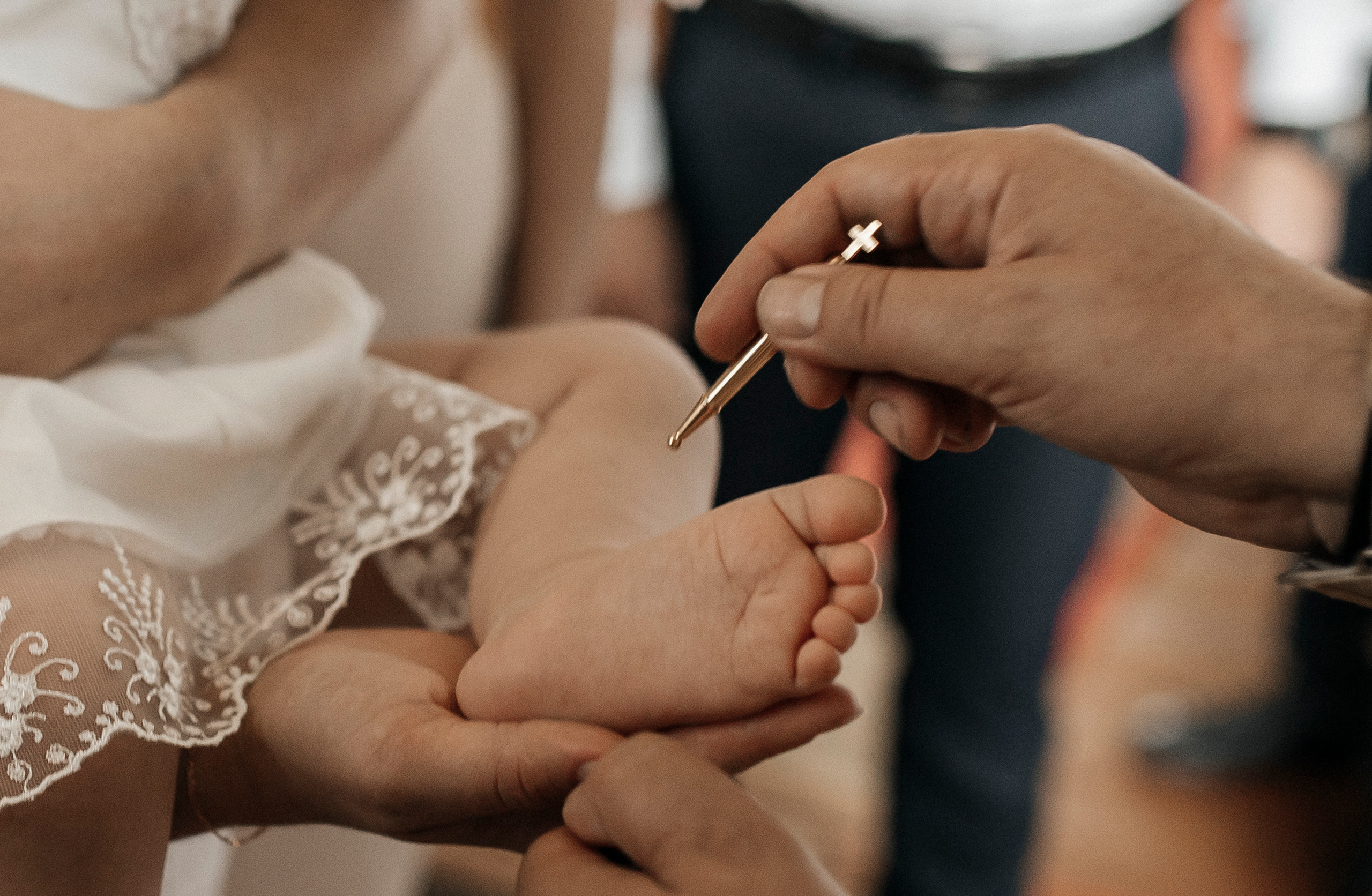 Фотограф на крещение крестины Старый Оскол, Губкин, Курск, фотосессия на крещение заказать услуги фотографа на крещение фотосессия на крестины профессиональный церковный фотограф Кунье небесное