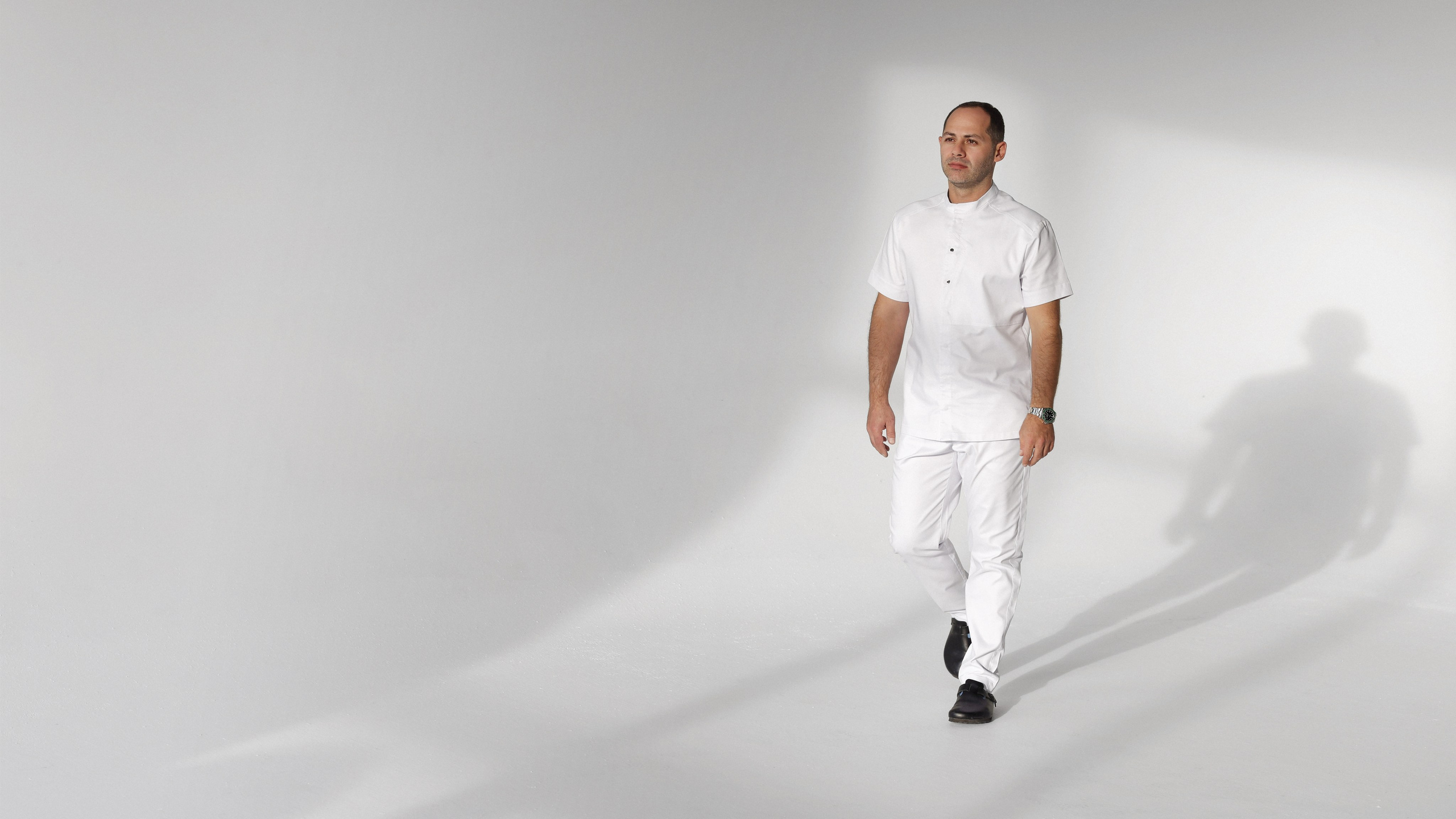 Фотосессия врача в студии Lion Studio.