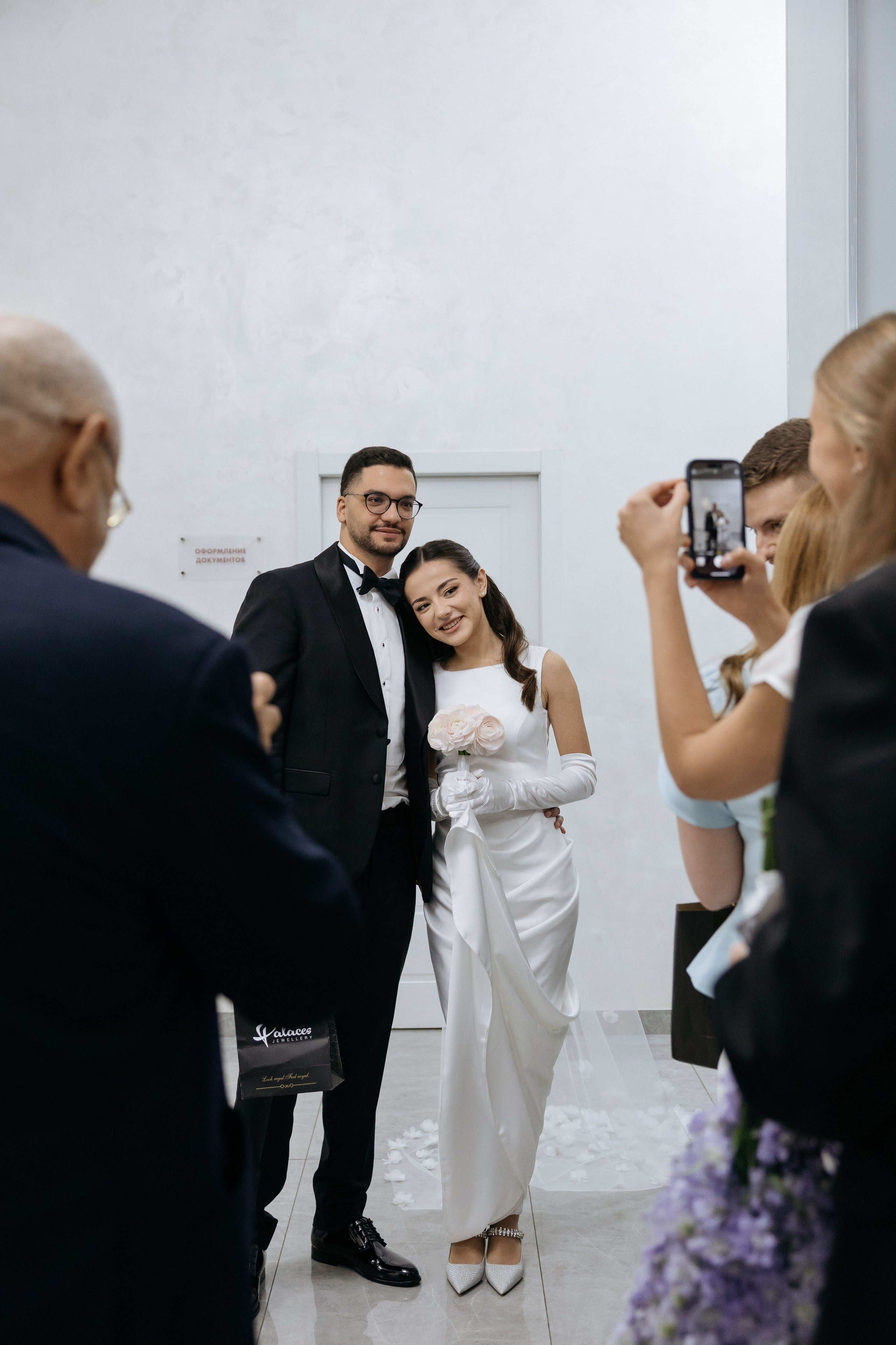 Роспись в Кутузовском ЗАГСе, фотосессия в Пушкинской библиотеке и банкет (семейный ужин) в ресторане «Кафе Пушкинъ». Свадебный фотограф в Москве Полина Лелетко