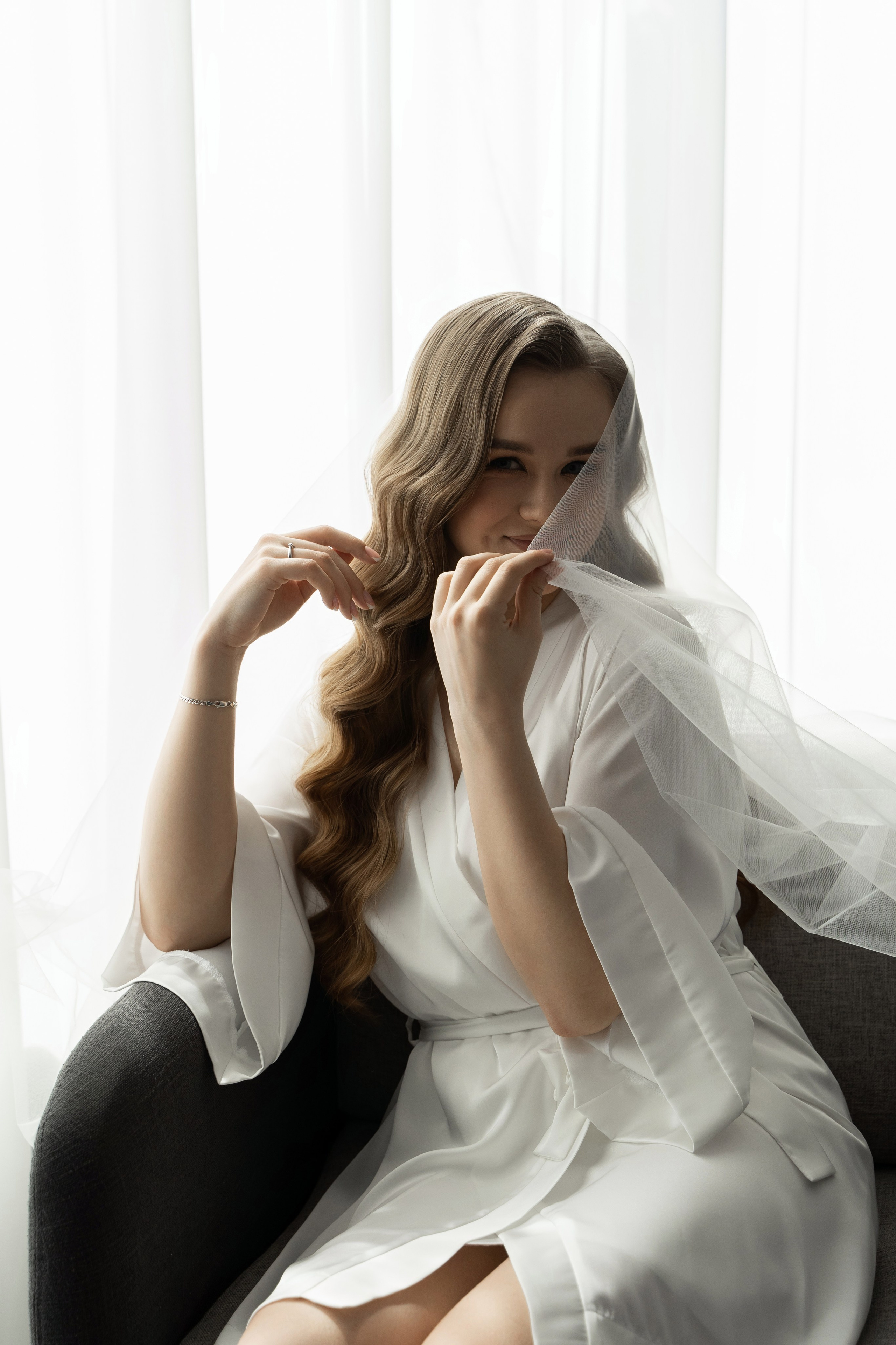 Свадебная фотосессия в Екатеринбурге, фотосессия у Оперного театра, сборы в отеле. Фотограф Татьяна Мамонтова