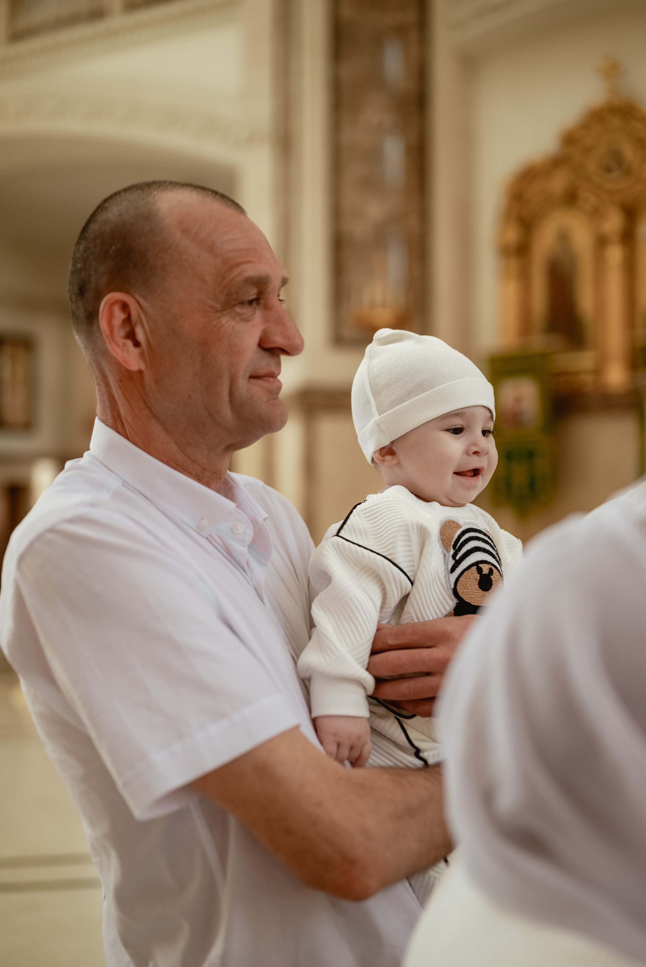 Крещение в храме Петра и Февронии. Юлия Басня семейный и свадебный фотограф в Донецке
