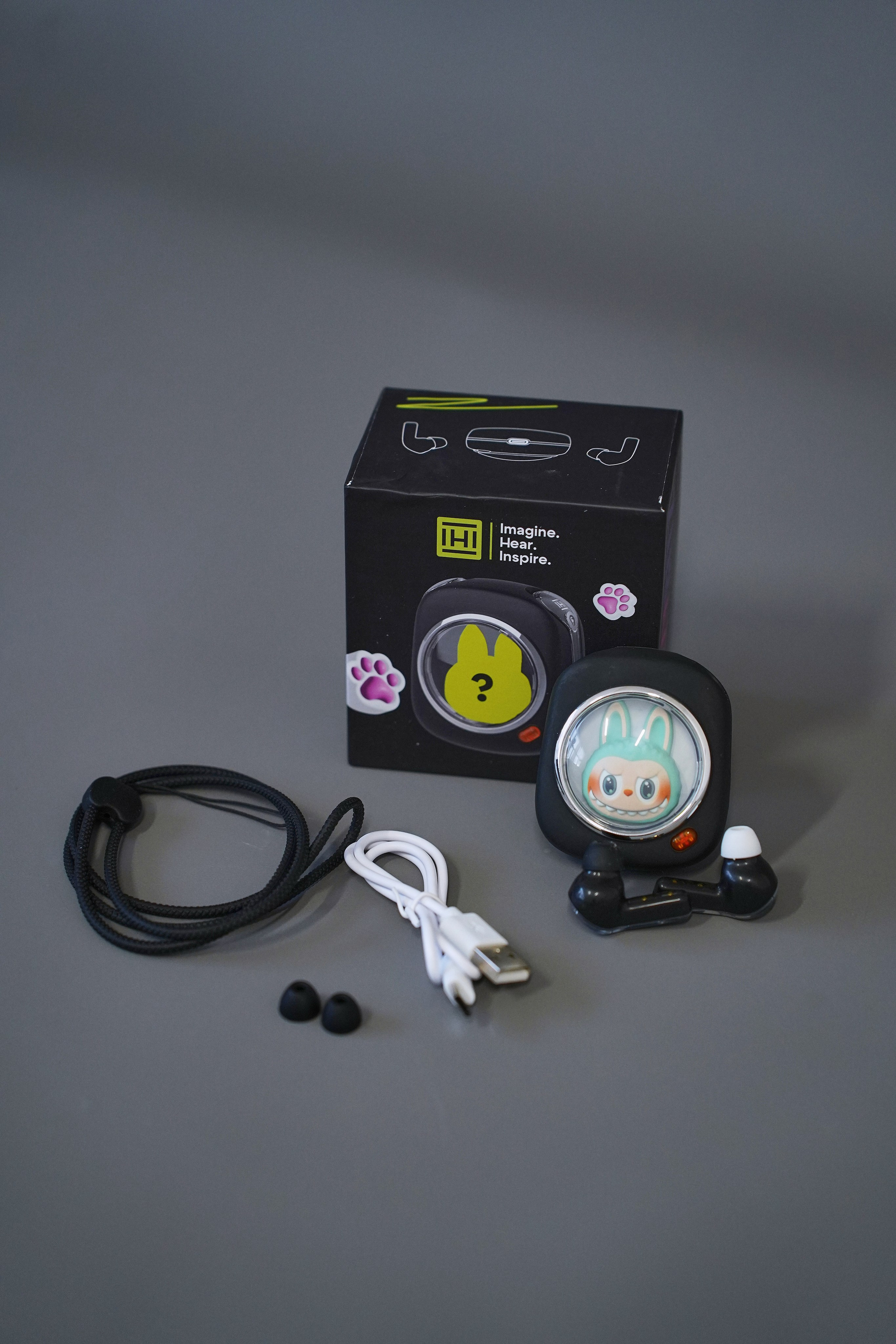 Наушники в интерьере. Фотограф