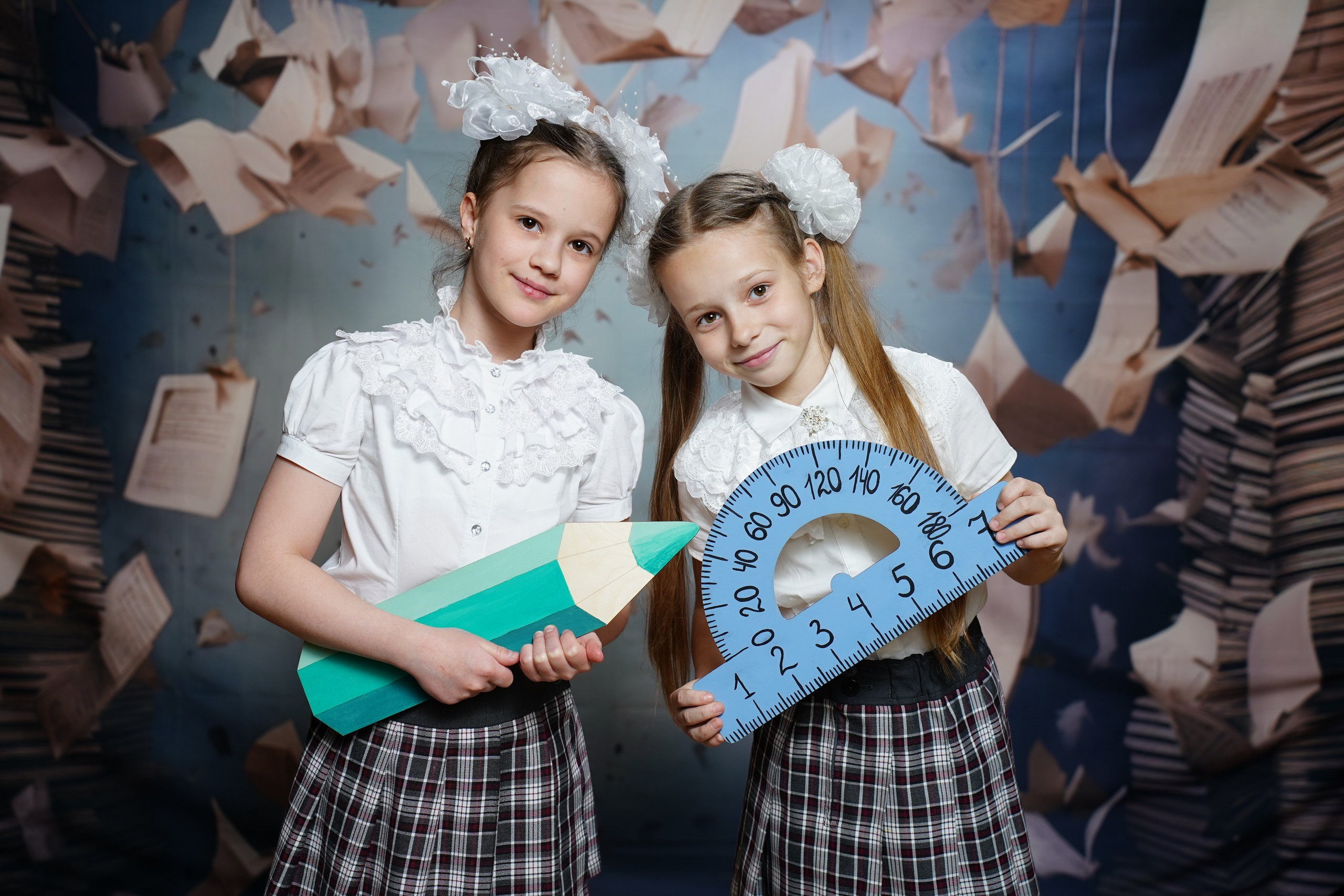 Фото с другом. MEMENTO.Выпускные альбомы, школьные, юбилейные и другие книги. Ростов-на-Дону