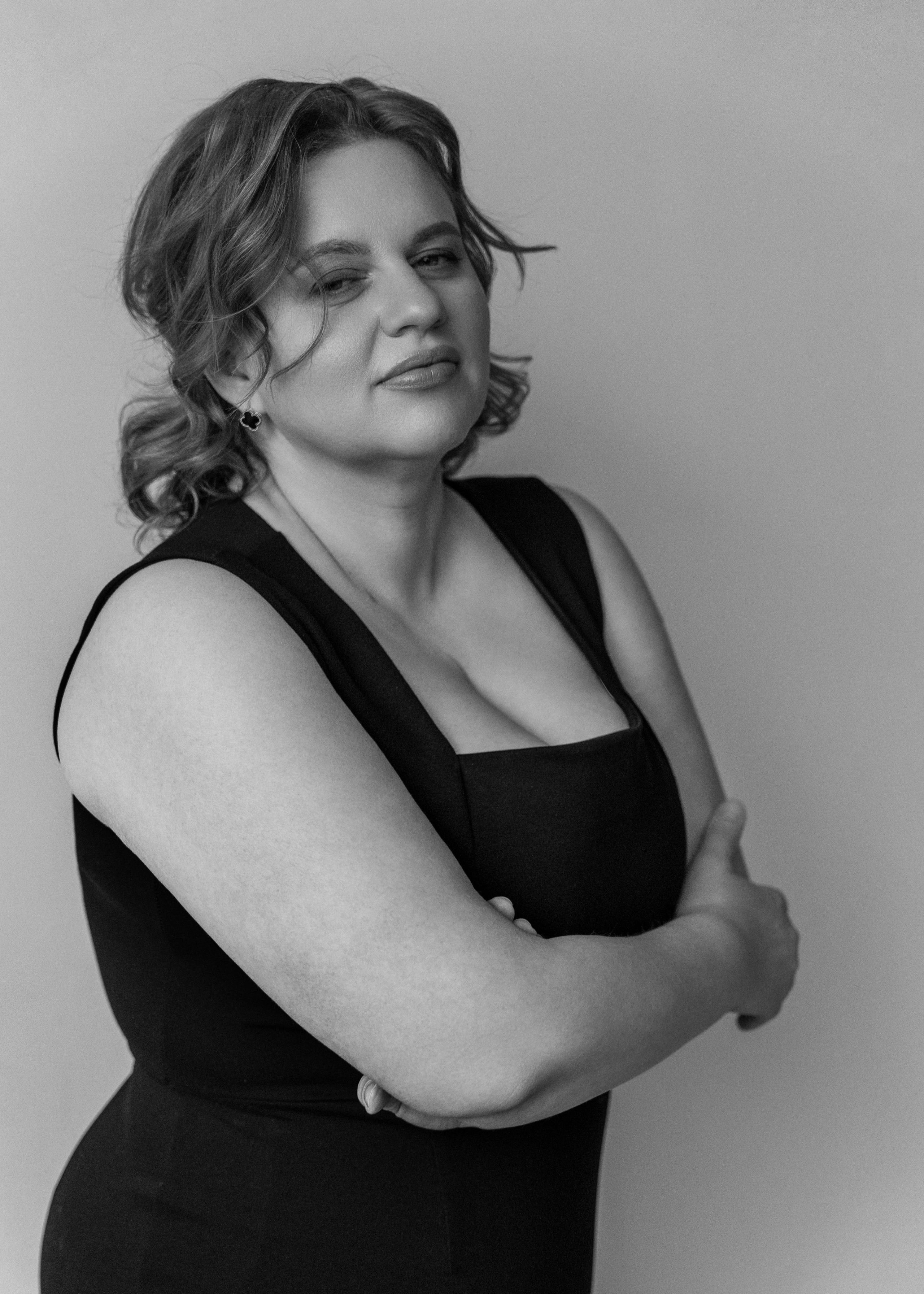 Портретная съемка в студии для женщины плюс сайз. Женский фотограф в Красноярске