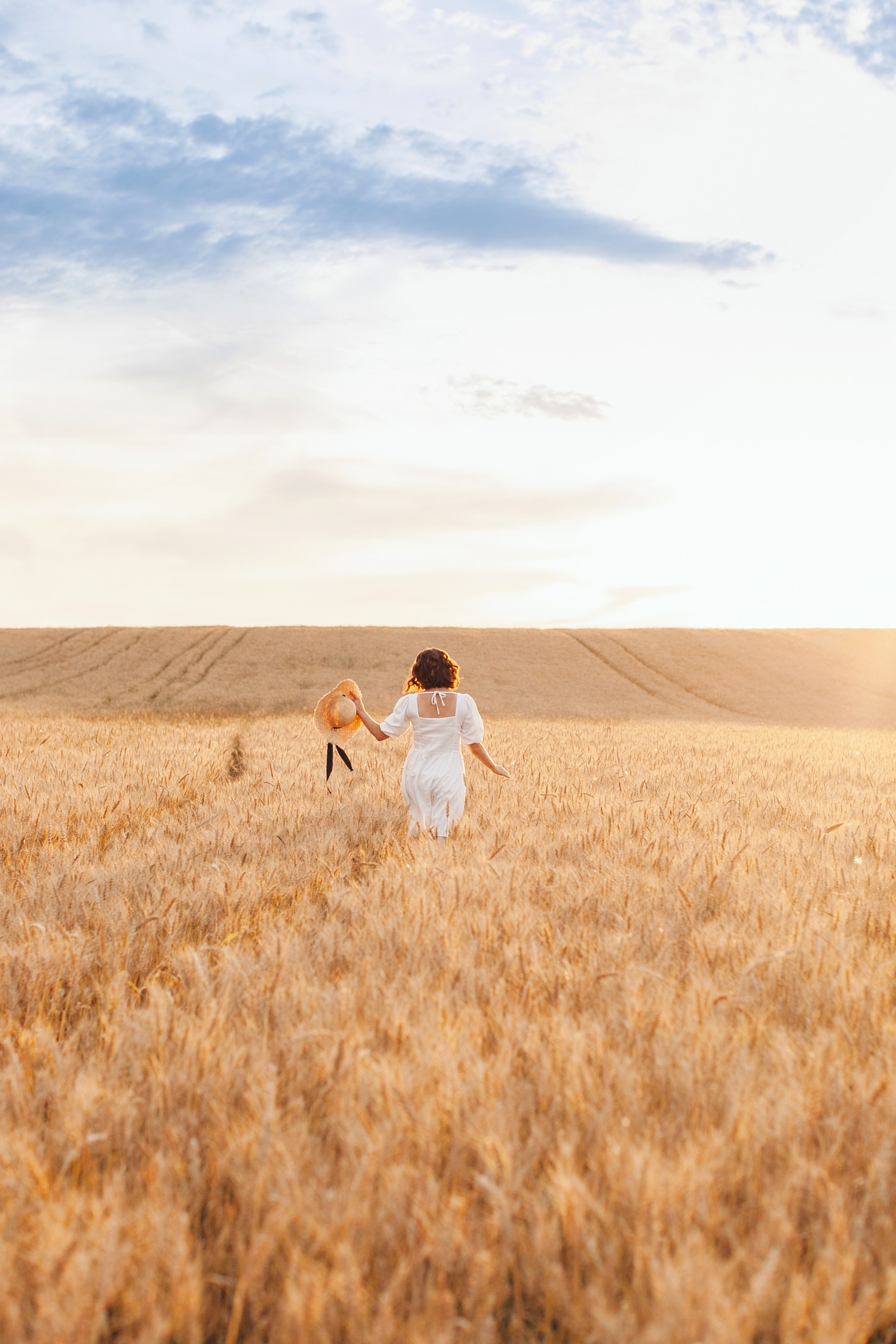 Семейная фотосессия в поле на закате. Фотограф Ольга Ефремова
