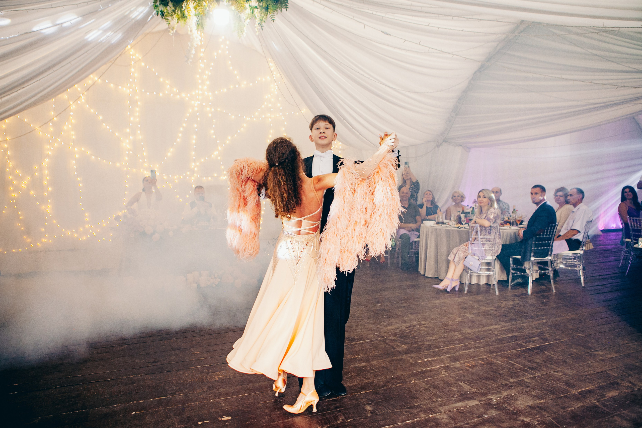 Свадебная фотосессия в отеле hartwell hotel и на патриарших прудах. Фотограф Ольга Ефремова