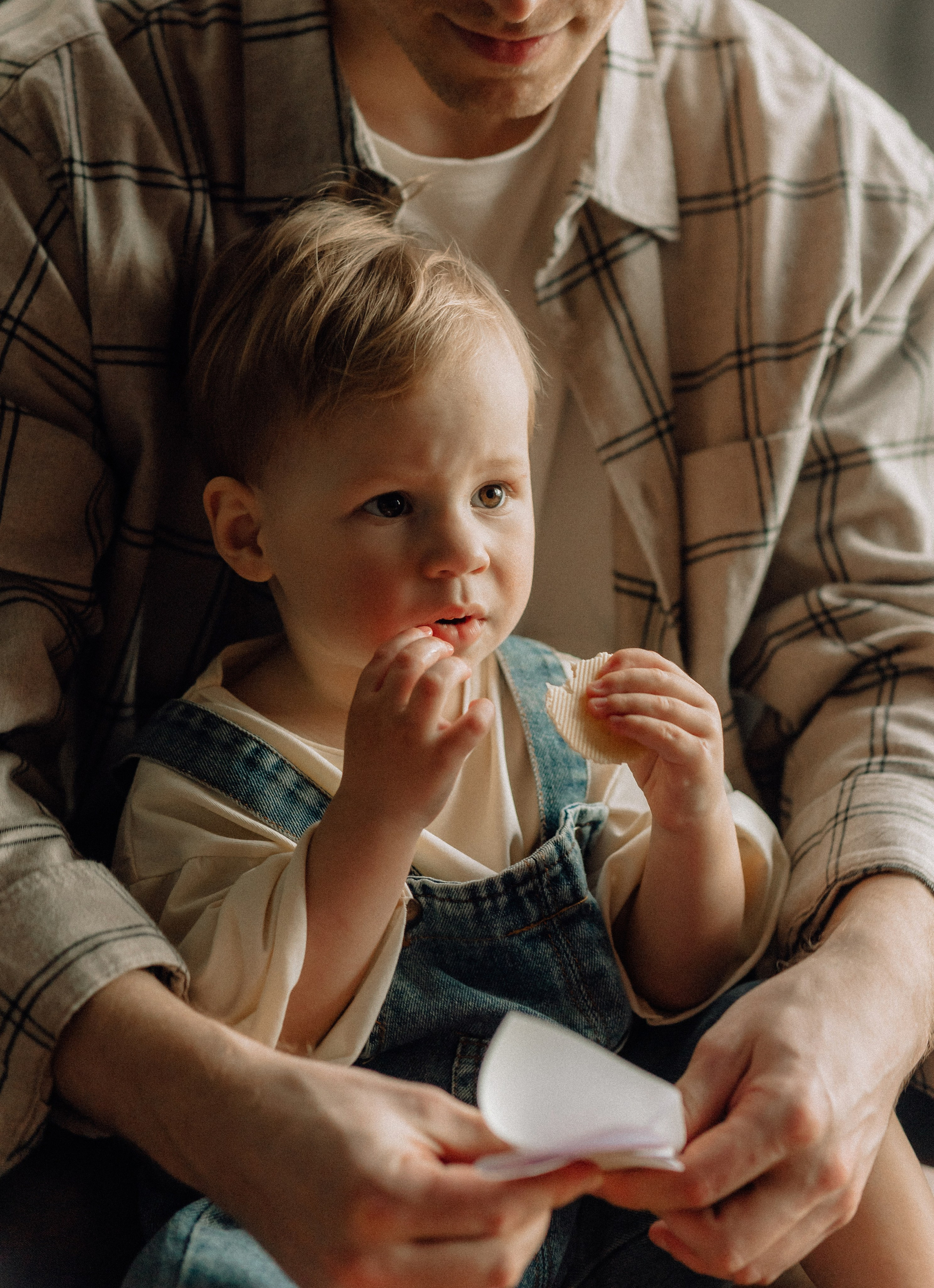 Звонко смеялись