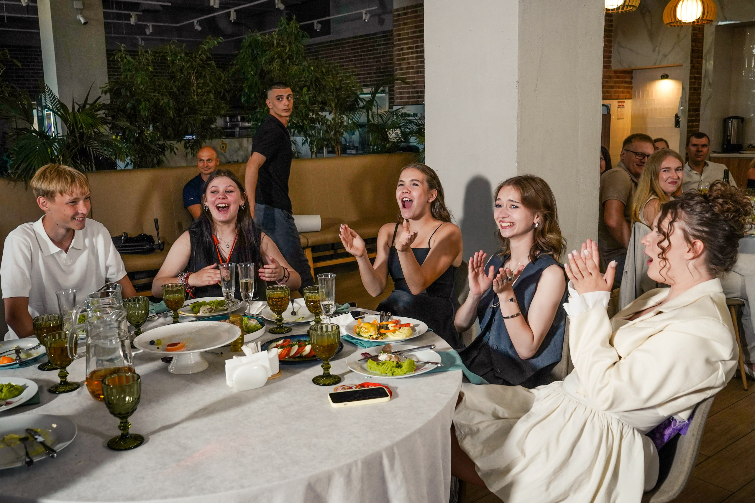 Выпускной вечер, гимназия № 40, 9 класс. Семейный и портретный фотограф в Екатеринбурге Анна Лобанова